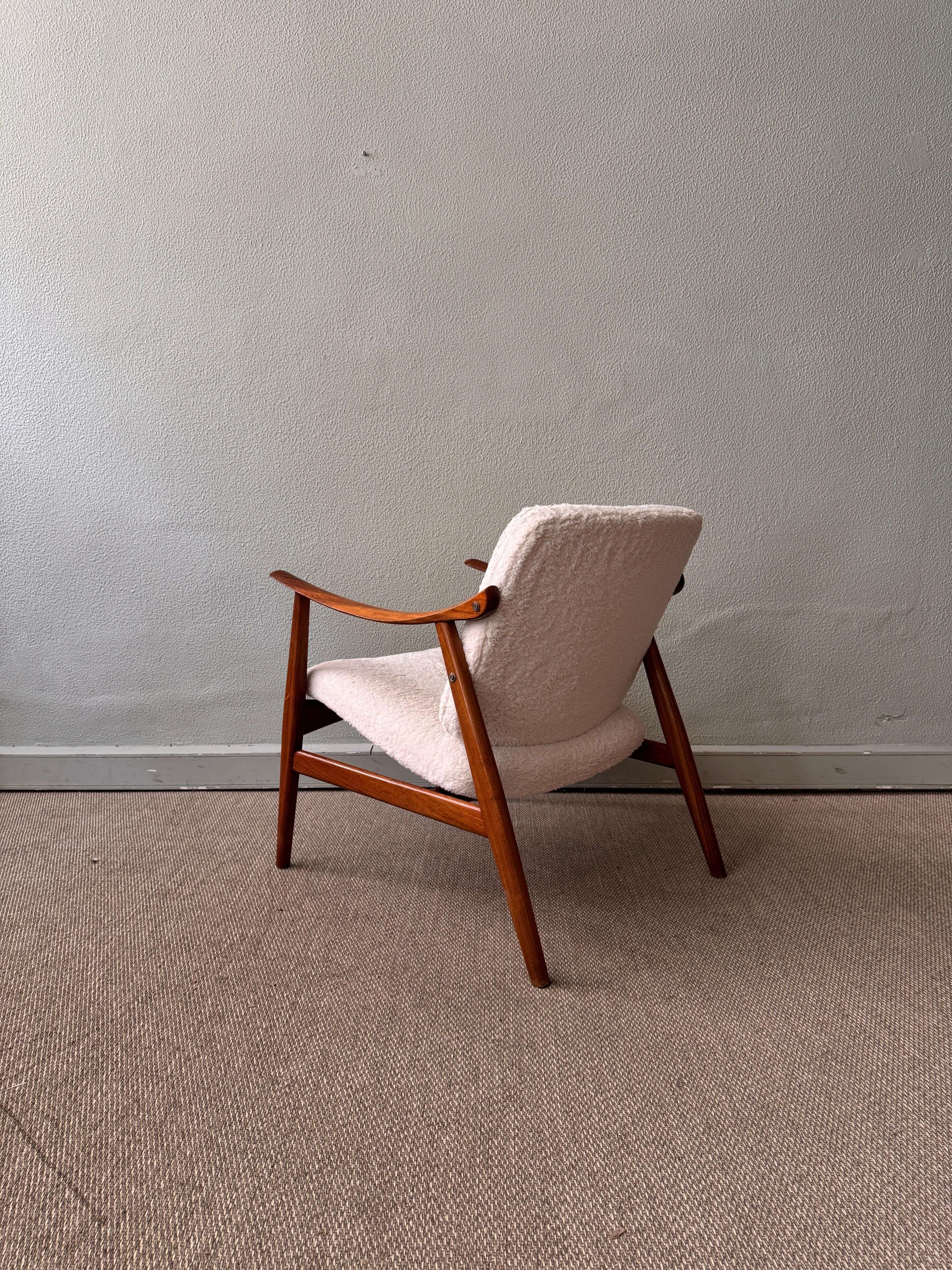 Set_of_2_Altamira_Armchairs_by_José_Cruz_de_Carvalho,_Mid_Century_Modern,_1960s,_Portugal