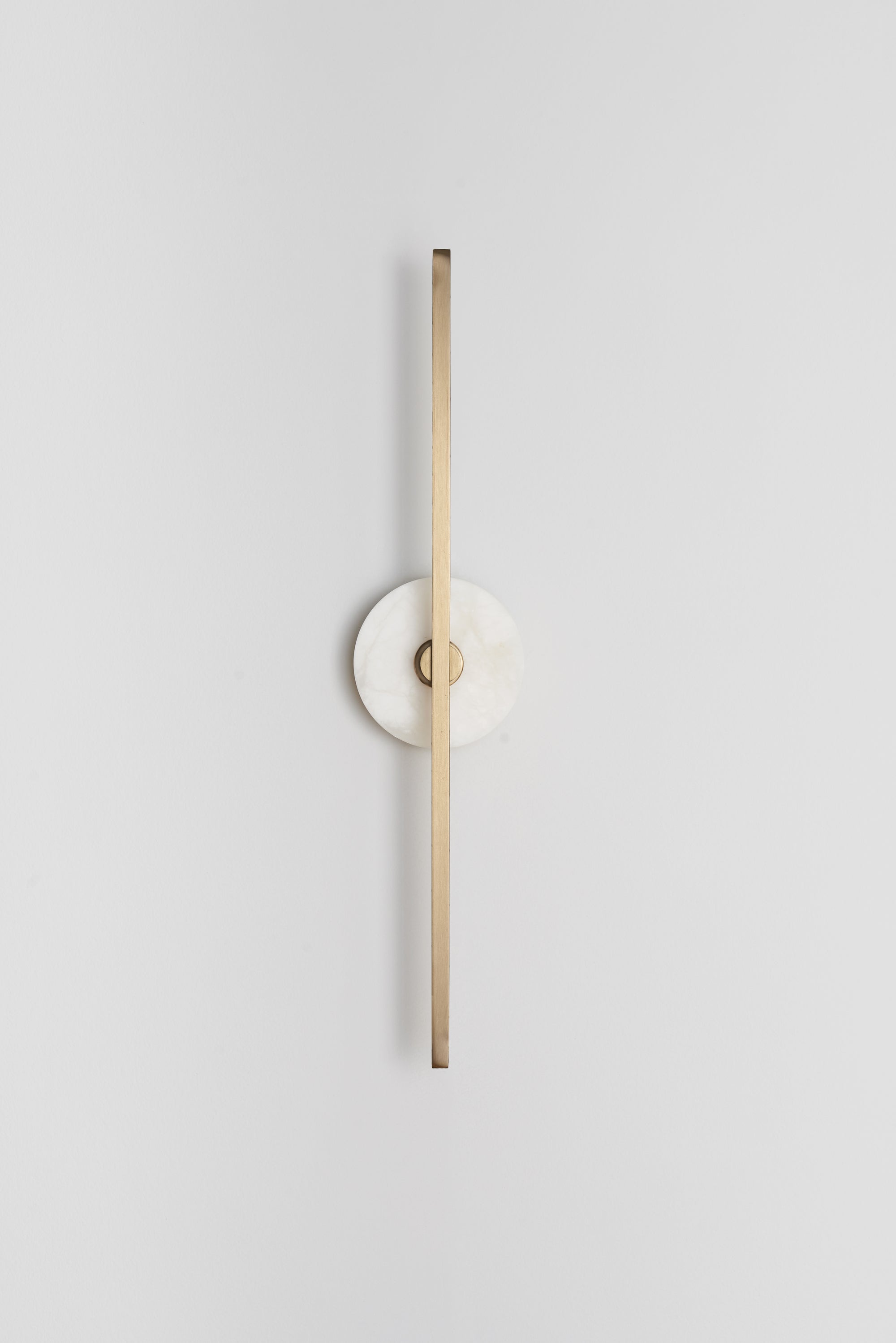 Essential_Stick_wall_sconce_in_Brass_and_Alabaster