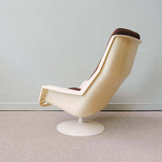 Set_of_Swivel_Lounge_Chair_and_Side_Table_by_Robin_Day_for_Hille,_1970s,_United_Kingdom