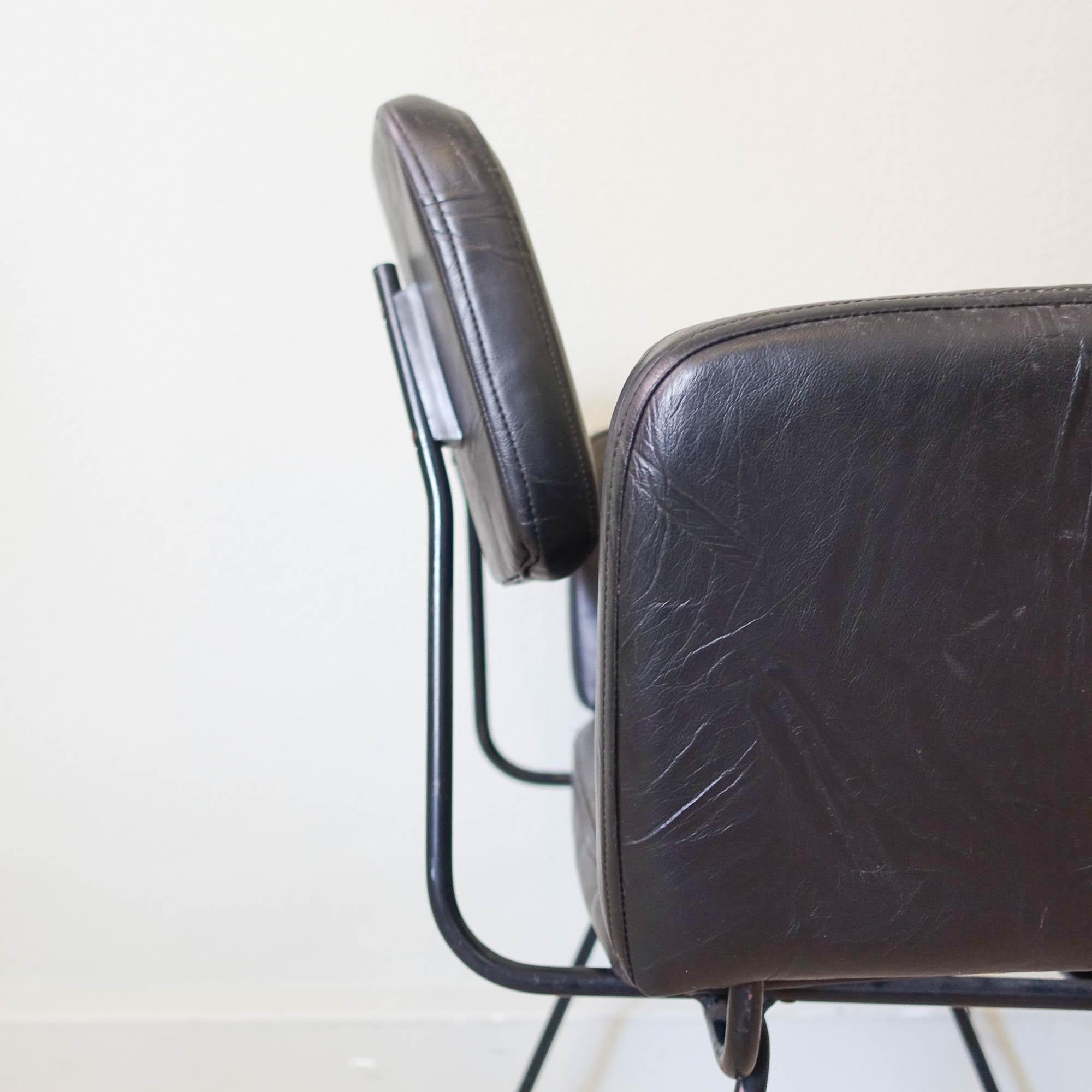 Set_of_2_Prestígio_Line_Armchairs_by_Daciano_da_Costa_for_Metalúrgica_da_Longra,_1960s