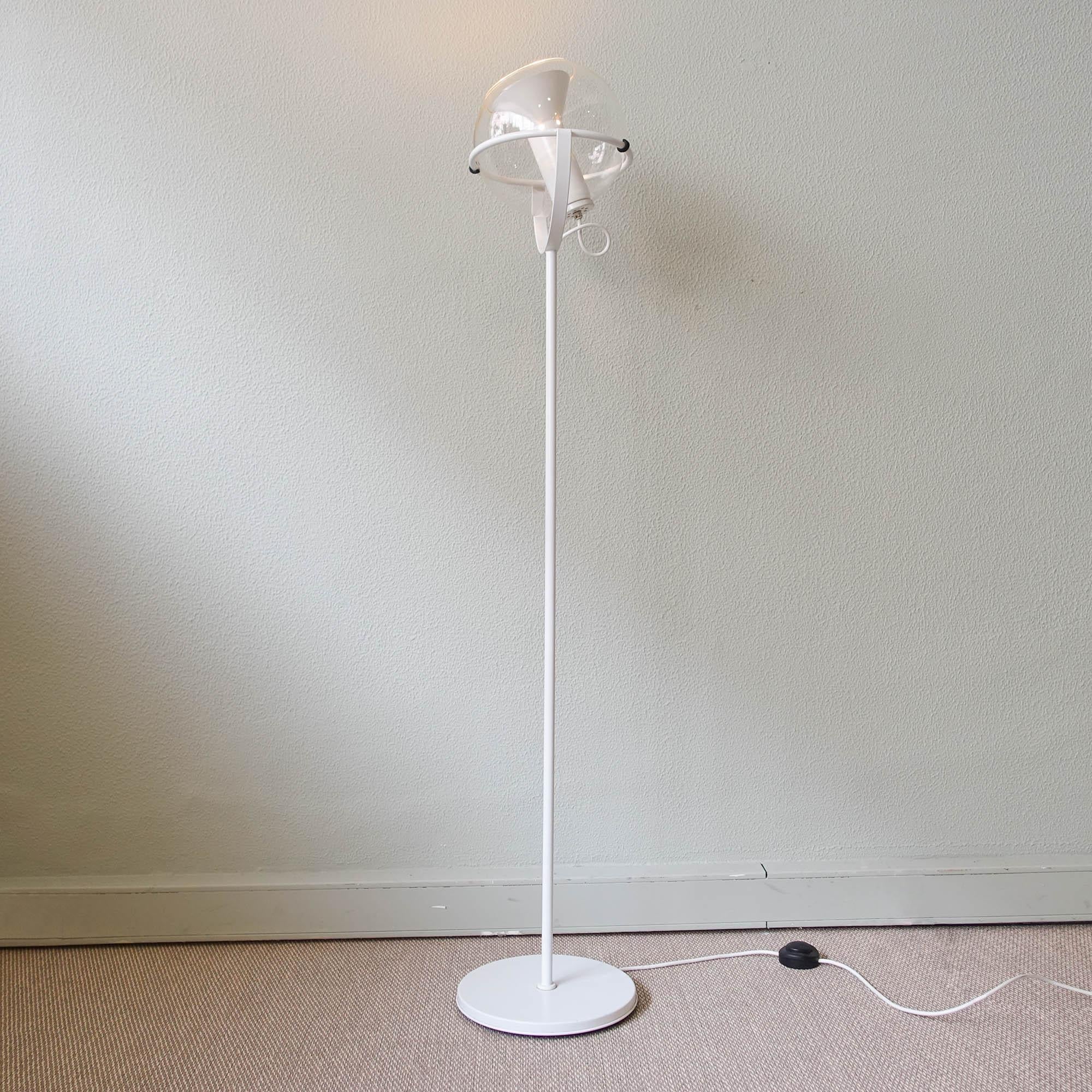 Globe_Floor_Lamp_by_Frank_Ligtelijn_for_Raak,_Mid_Century_Modern,_1960s,_Netherlands