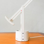 Tizio_Table_Lamp_by_Richard_Sapper_for_Artemide,_Mid_Century_Modern,_1972,_Italy