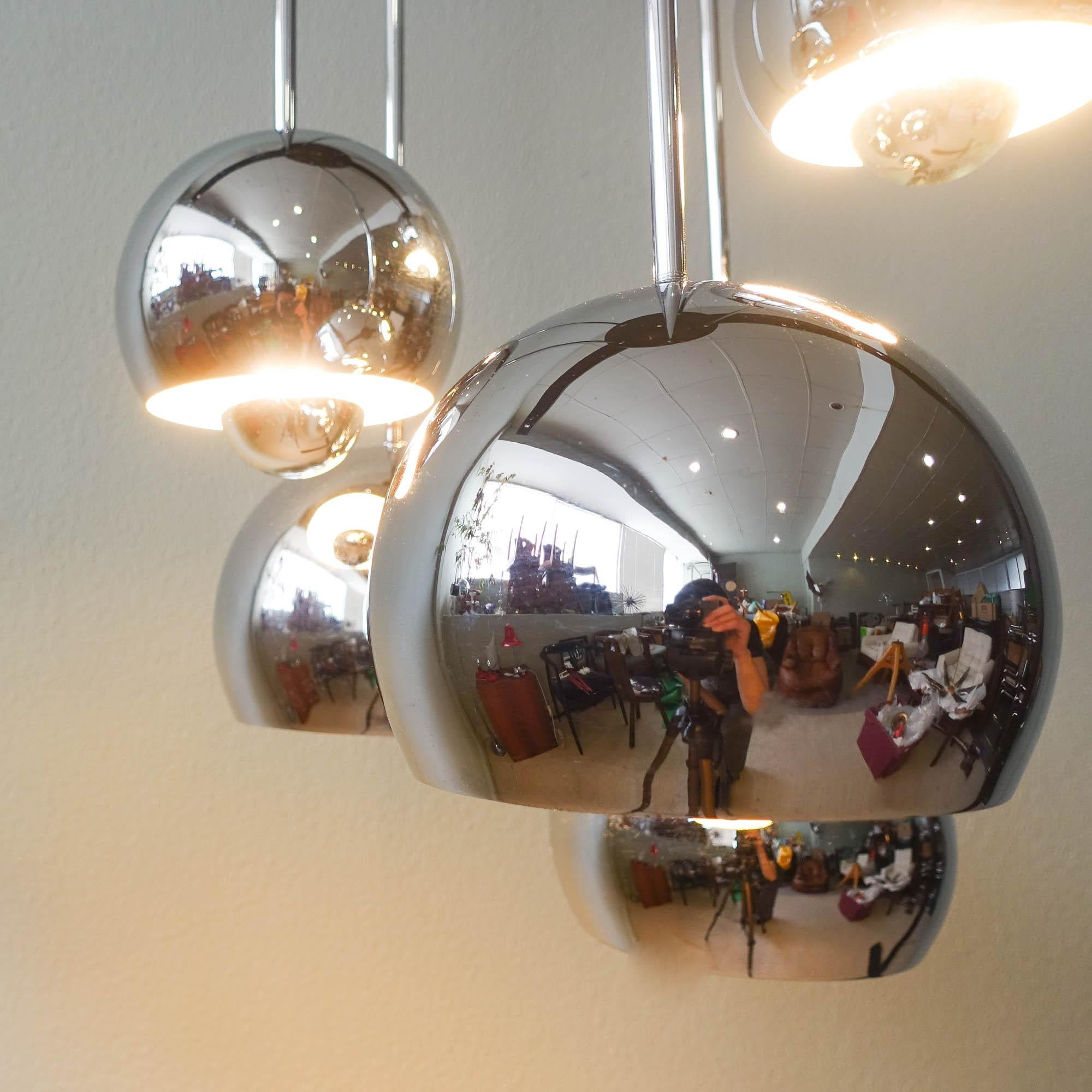 Five_Shade_Sputnik_Cascade_Pendant_Lamp,_Space_Age_Lighting,_1970s,_Portugal
