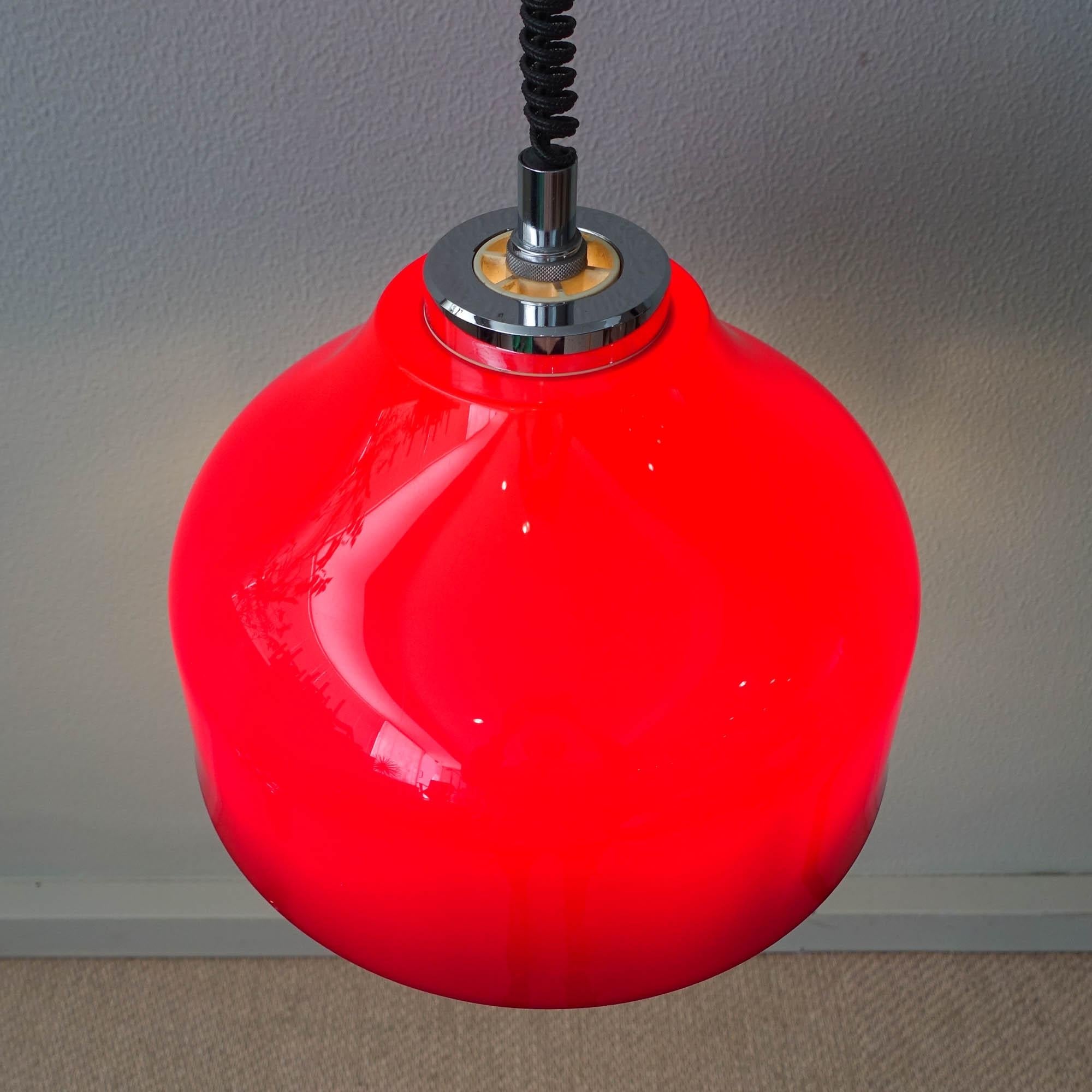 Rise_and_Fall_Space_Age_Pendant_Lamp,_1970s