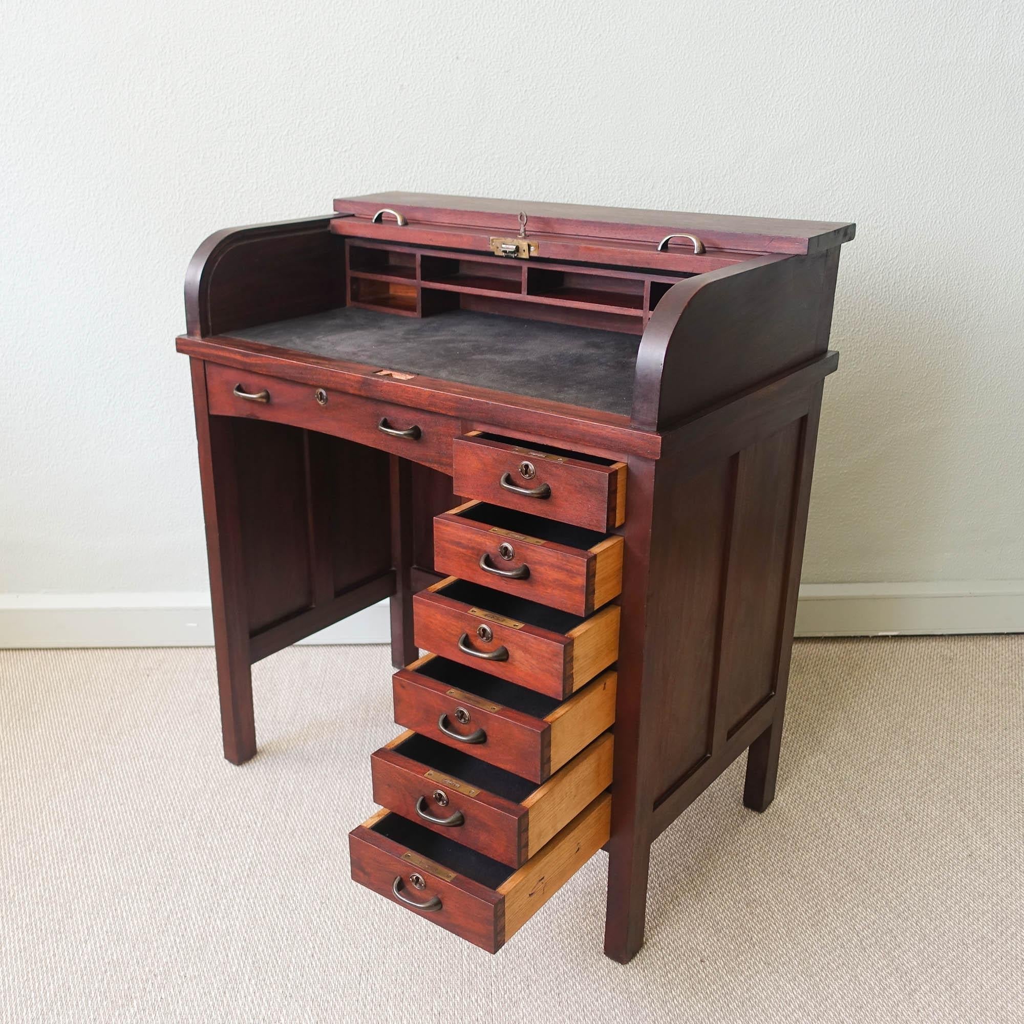 Tambour_Door_Desk_in_Oak_Wood,_Industrial_Design,_1940s