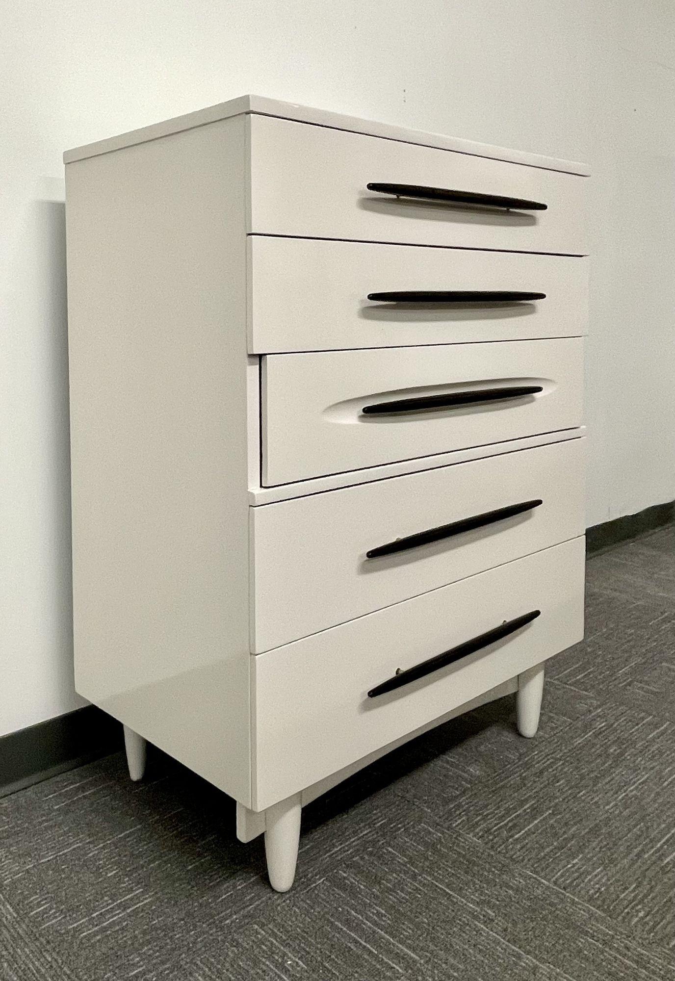 Chest_Dresser_Mid-Century_Modern_White_Lacquered_1970s_USA