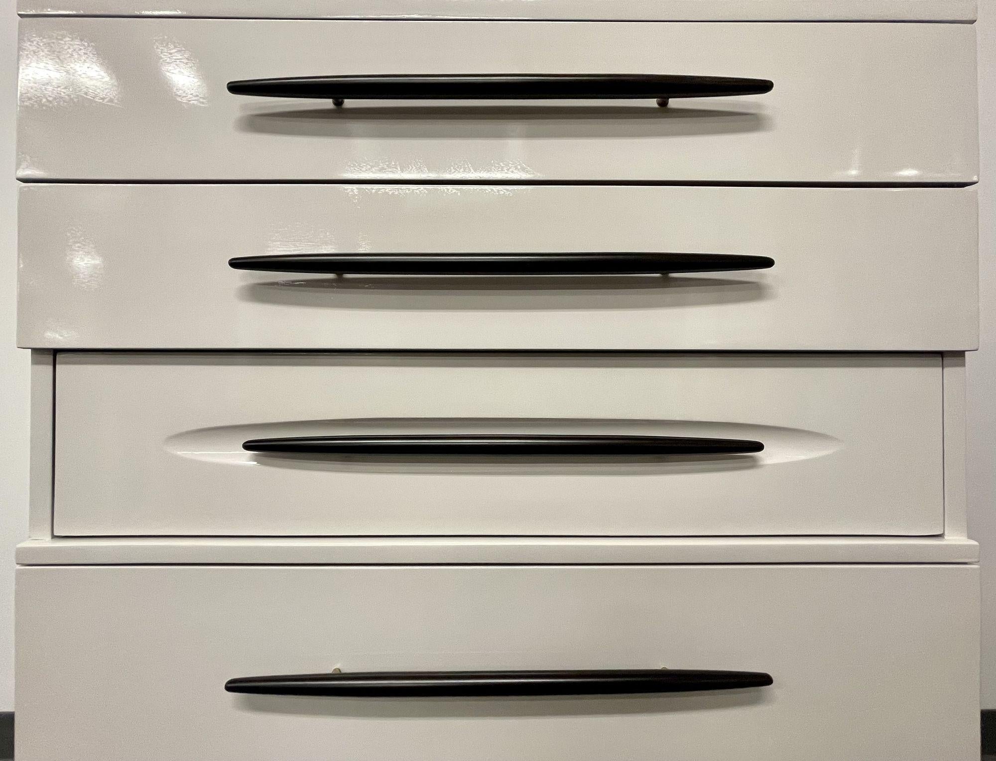 Chest_Dresser_Mid-Century_Modern_White_Lacquered_1970s_USA