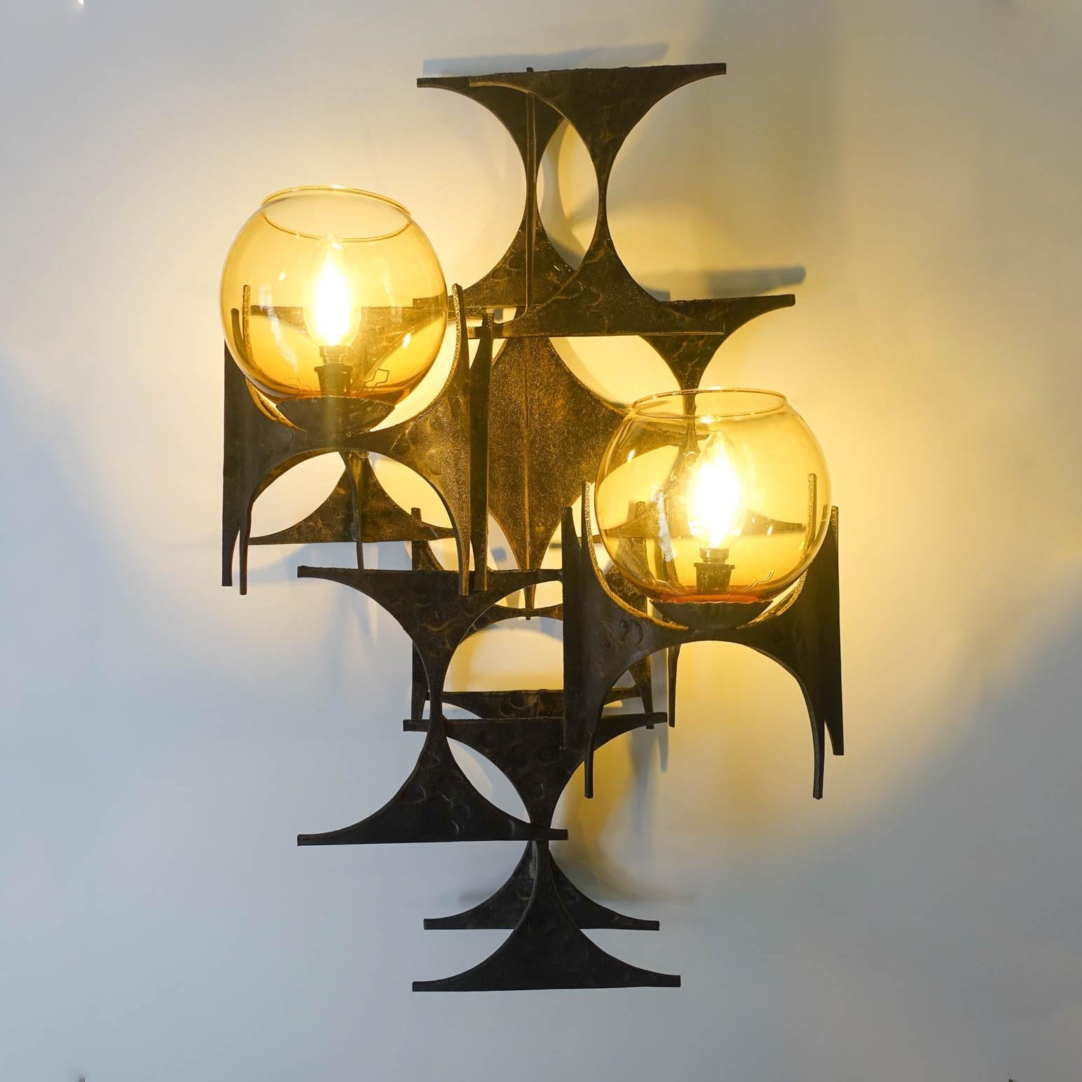 Brutalist_Wall_Sconce_by_Marc_Weinstein,_Mid_Century_Modern_Lighting,_1960s,_United_States