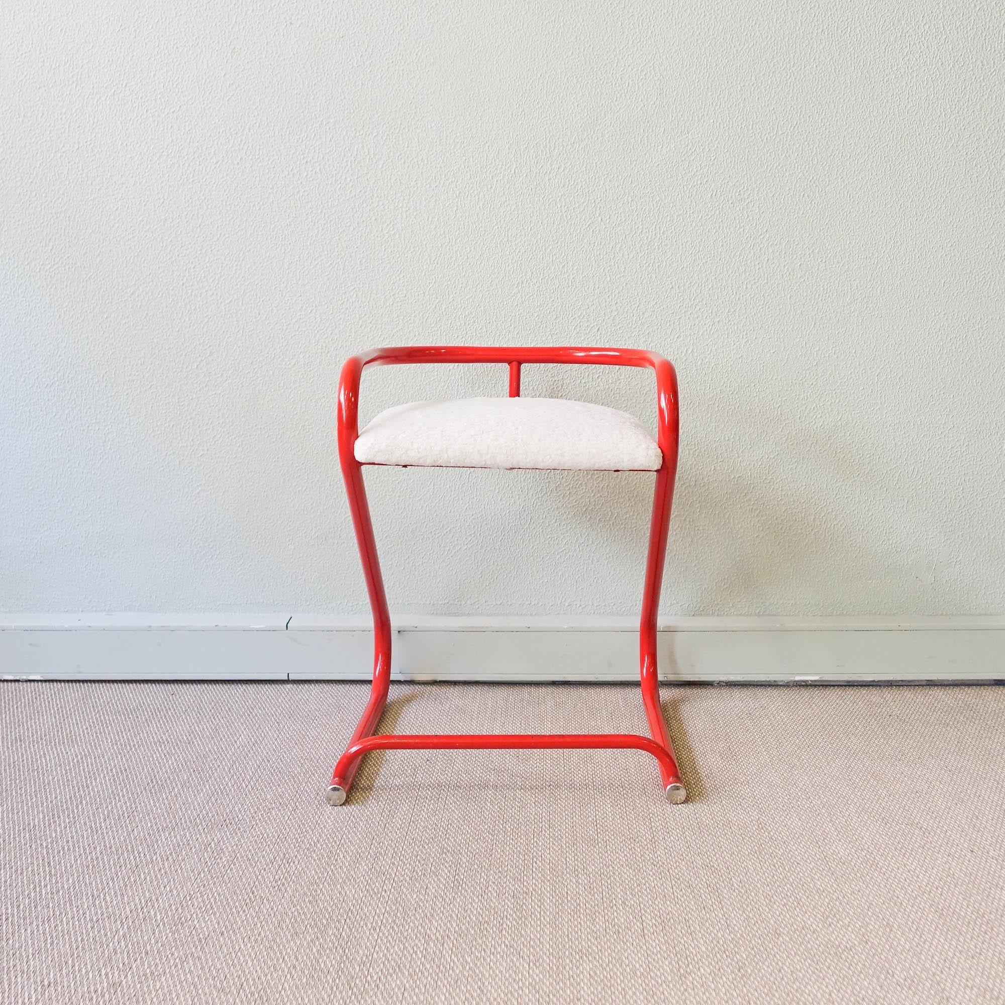 Tubular_Z_Chair,_Les_Industries_Amisco,_Iron_Frame,_Sheepskin_Seat,_1970s,_Canada
