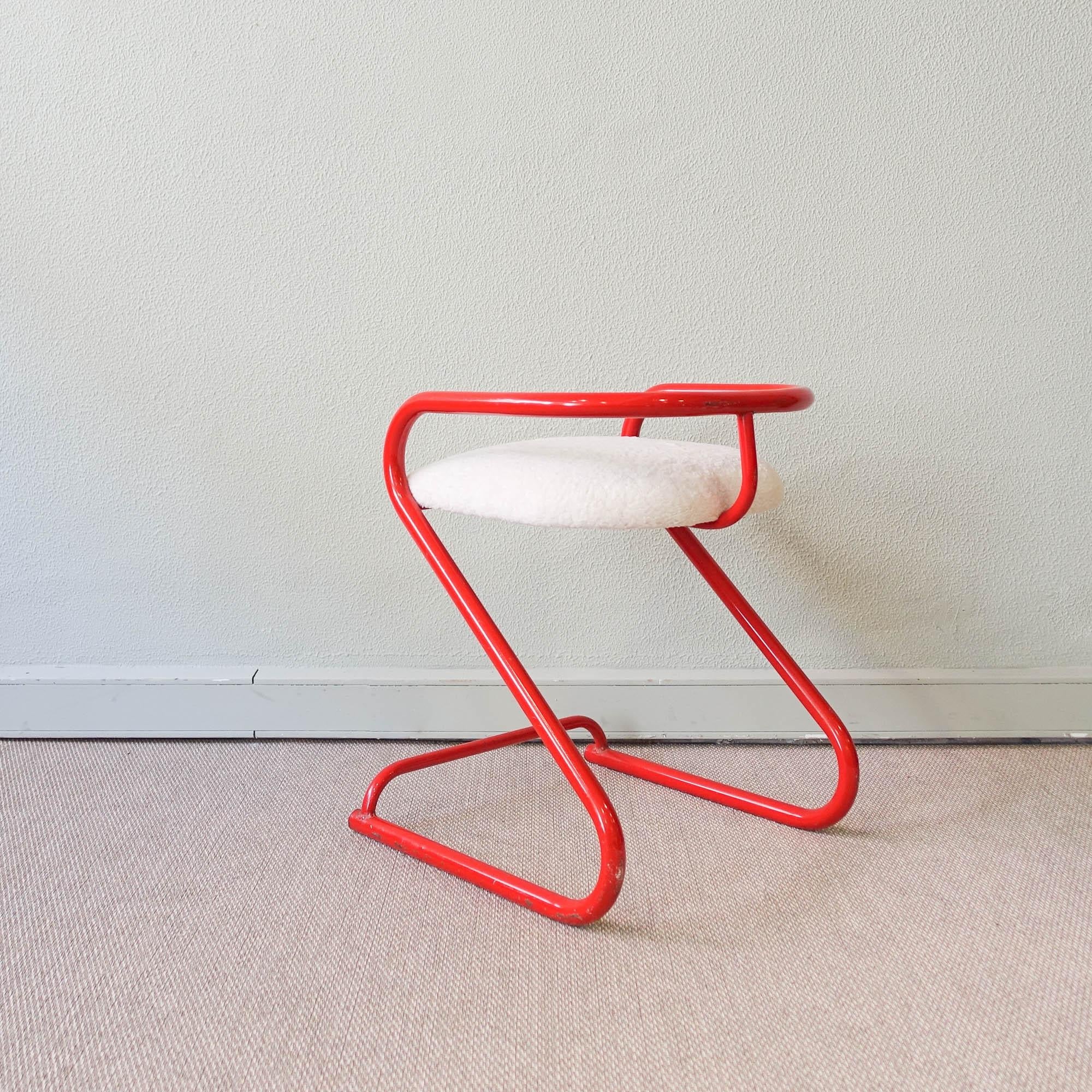 Tubular_Z_Chair,_Les_Industries_Amisco,_Iron_Frame,_Sheepskin_Seat,_1970s,_Canada