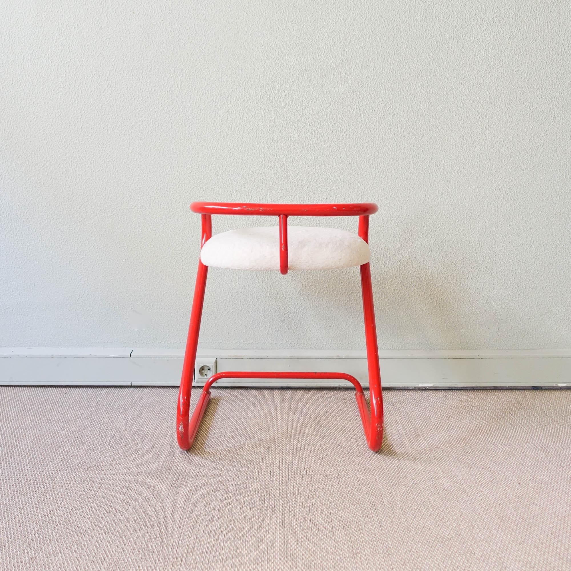 Tubular_Z_Chair,_Les_Industries_Amisco,_Iron_Frame,_Sheepskin_Seat,_1970s,_Canada
