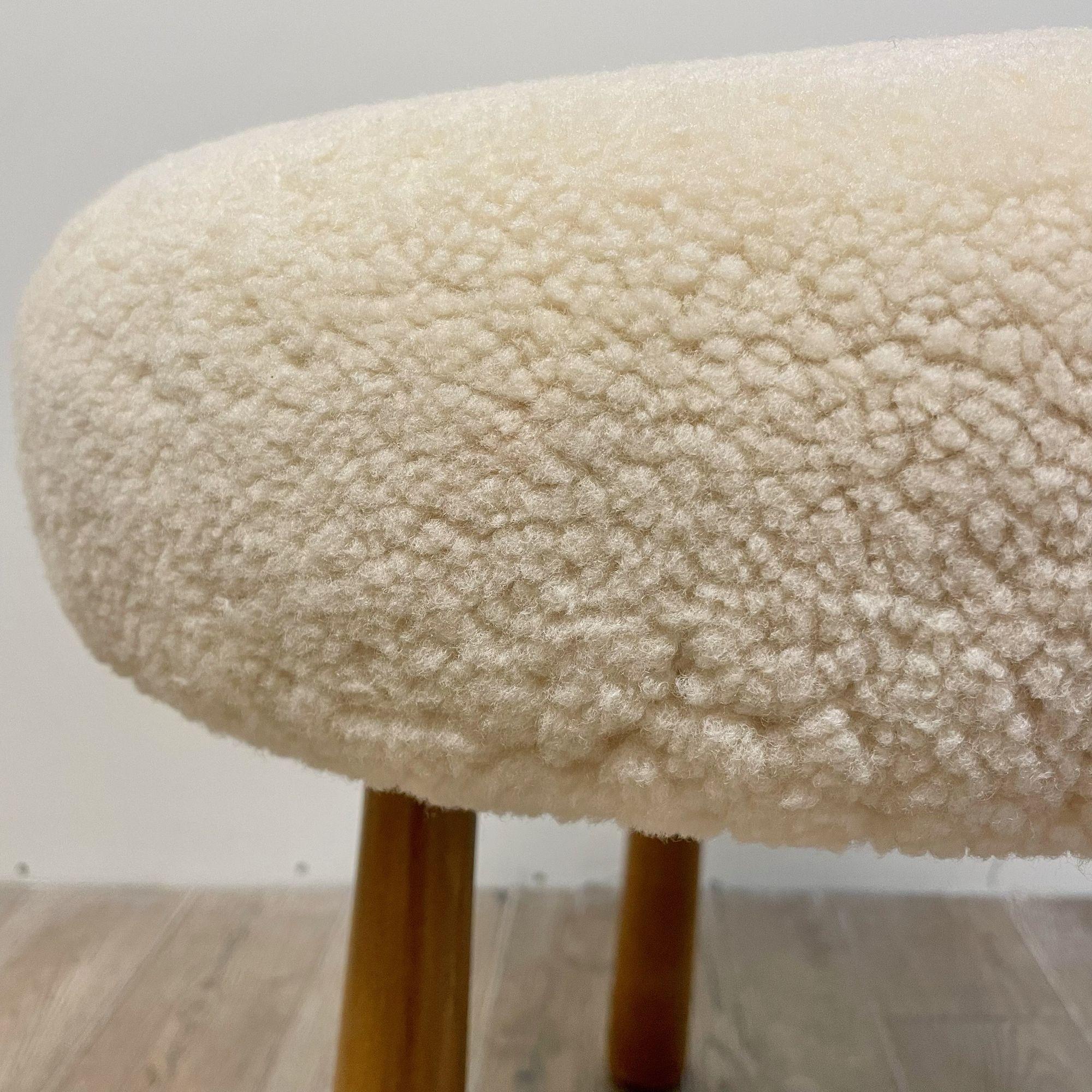Sheepskin_Footstool_Swedish_Modern_Style_Contemporary_2023_USA