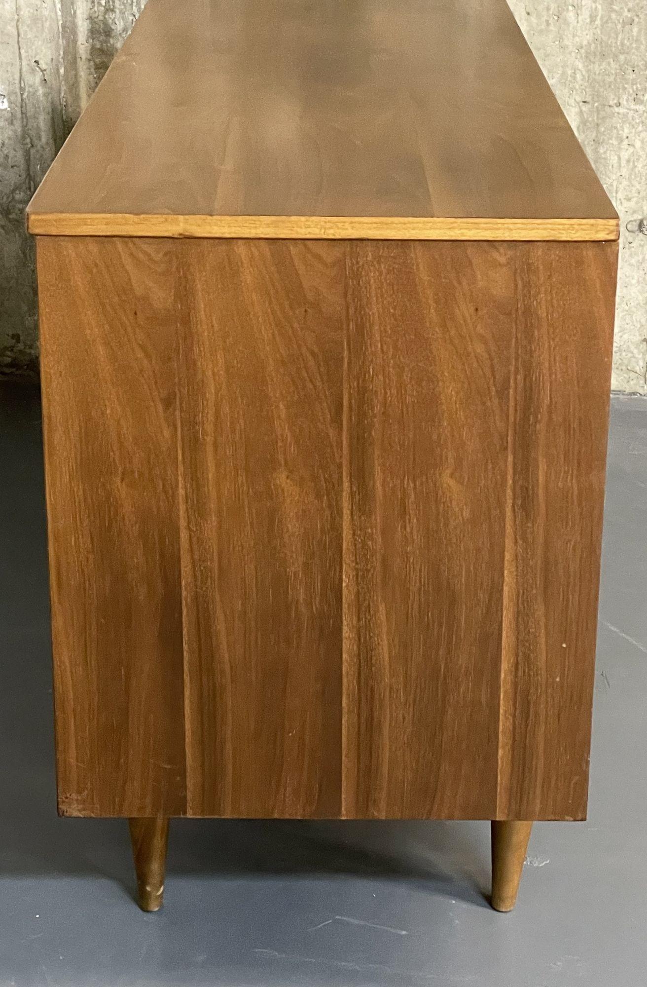 Mid-Century_Modern_Dresser_Walnut_1960s_USA