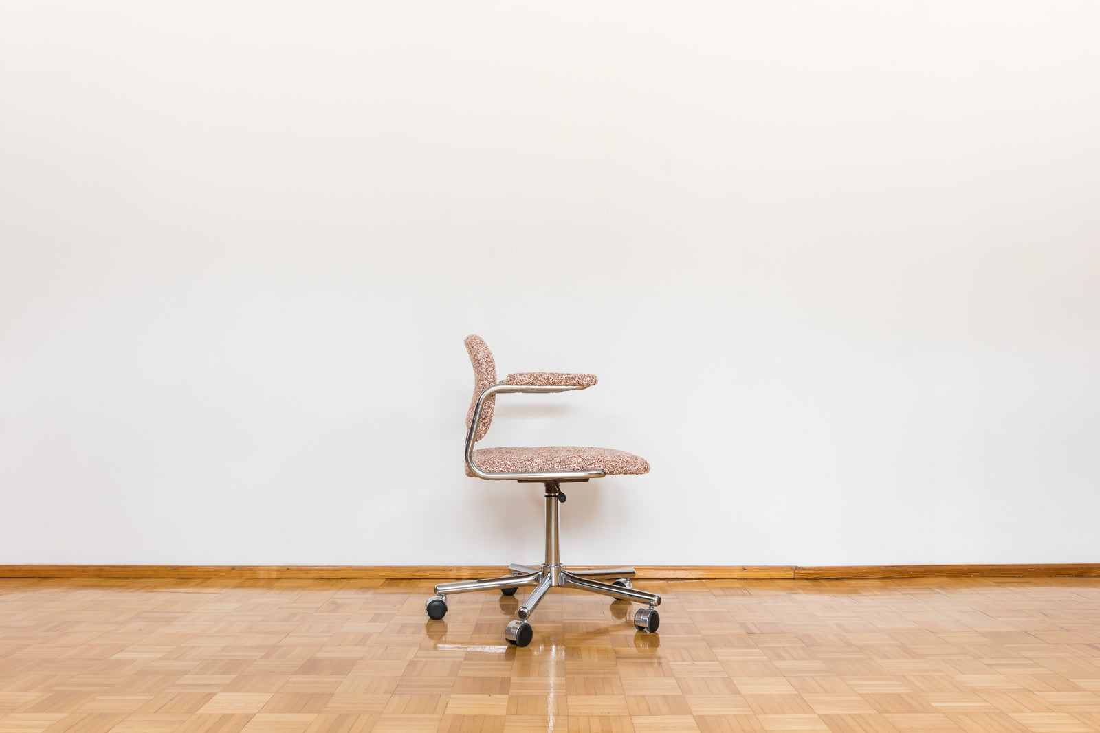Swivel_Chair,_Kovona,_Czech_Republic,_1990s