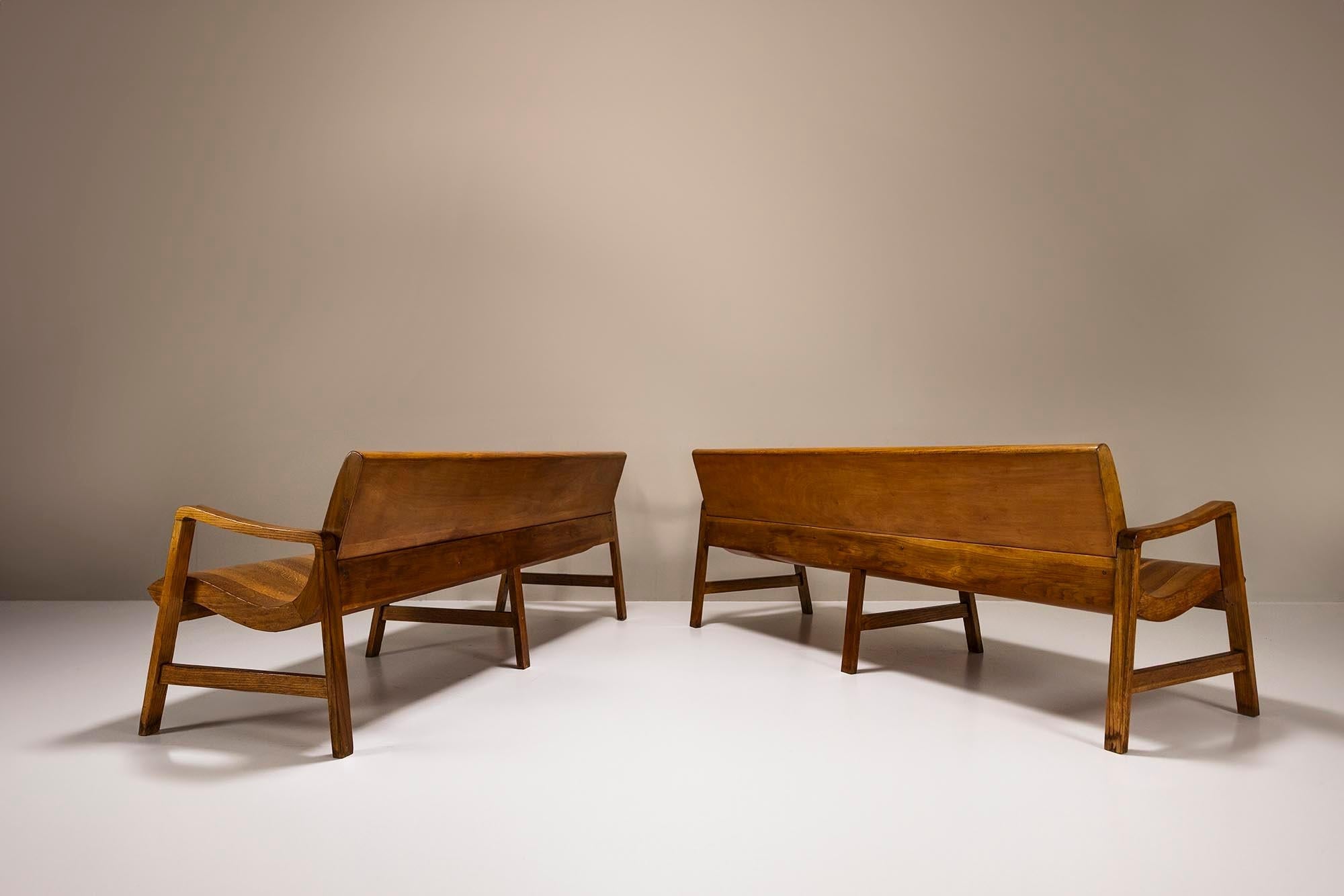 Set_of_2_Wave-Shaped_Benches_in_Walnut_with_Two-tone_Veneering,_Italy_1950s