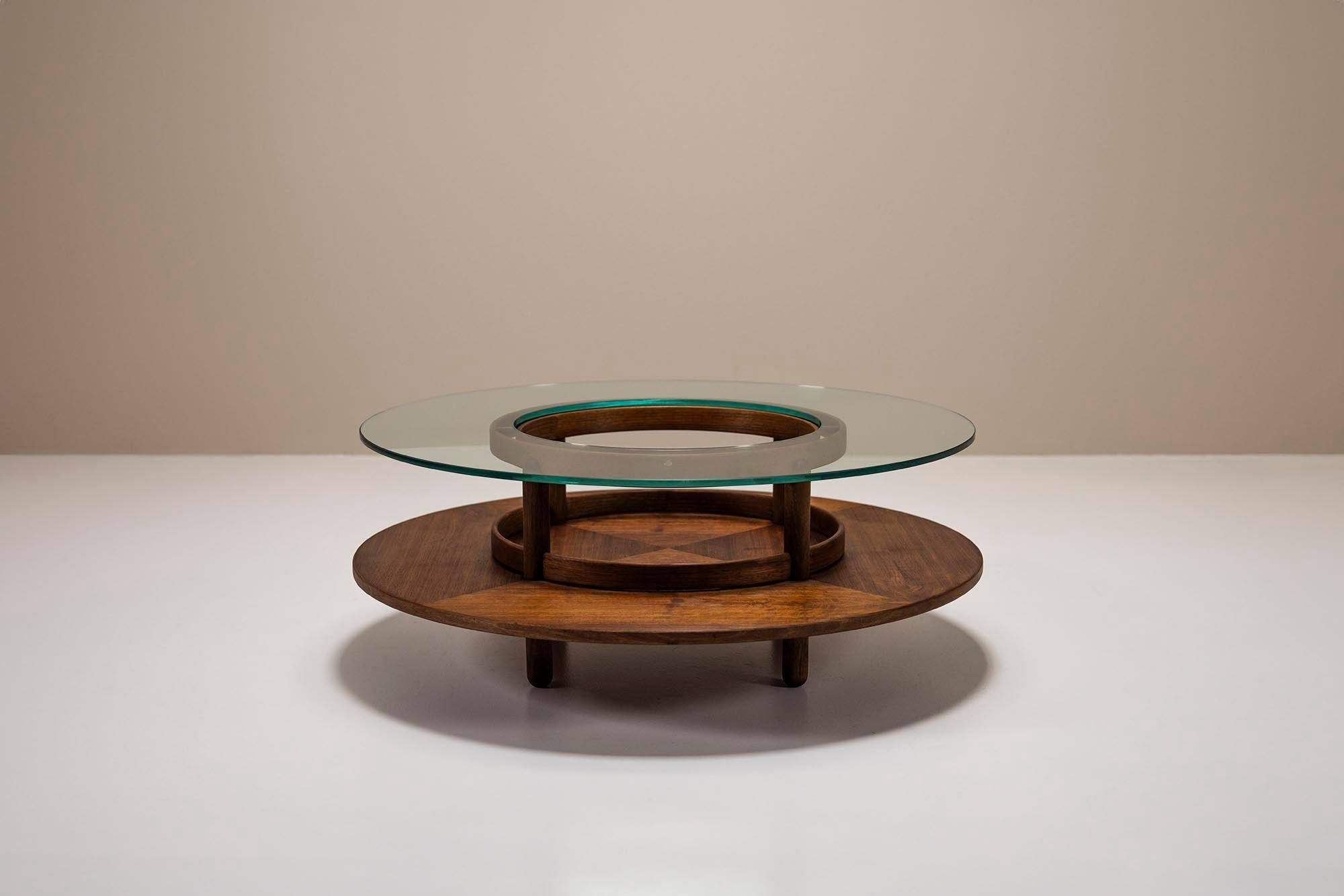 Round_Coffee_Table_In_Glass_And_Teak_By_Gianfranco_Frattini_for_Cassina,_Italy