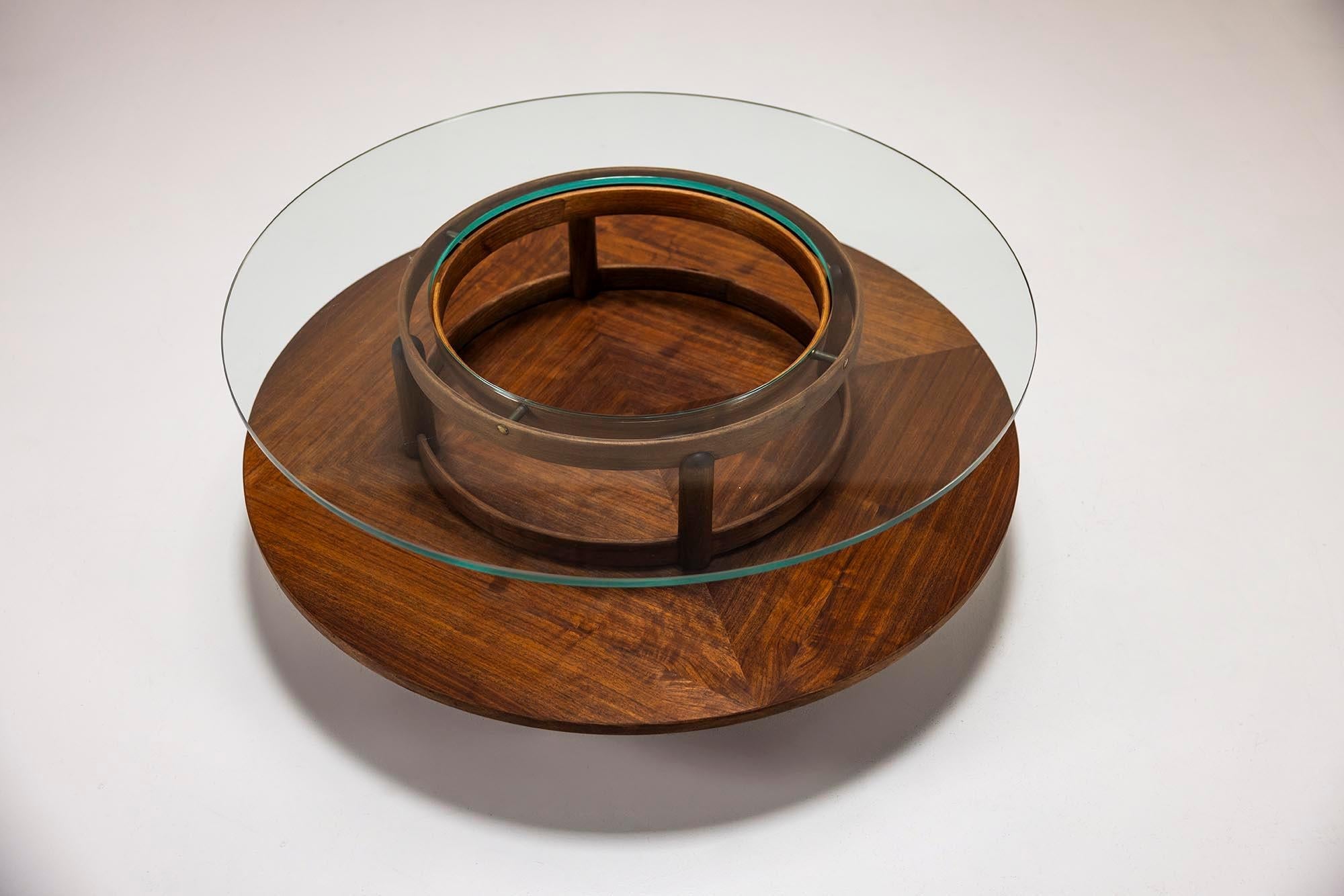 Round_Coffee_Table_In_Glass_And_Teak_By_Gianfranco_Frattini_for_Cassina,_Italy