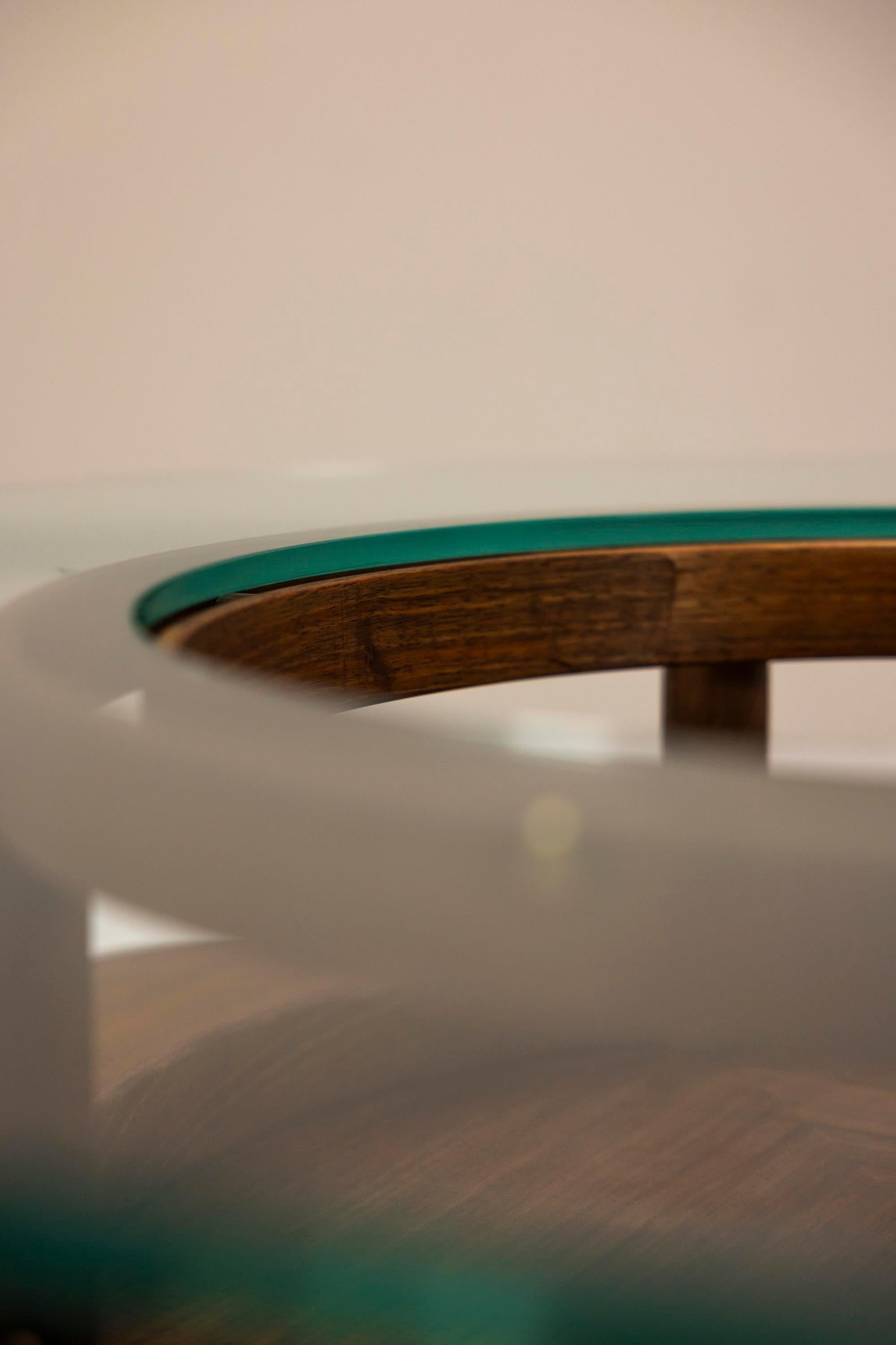 Round_Coffee_Table_In_Glass_And_Teak_By_Gianfranco_Frattini_for_Cassina,_Italy
