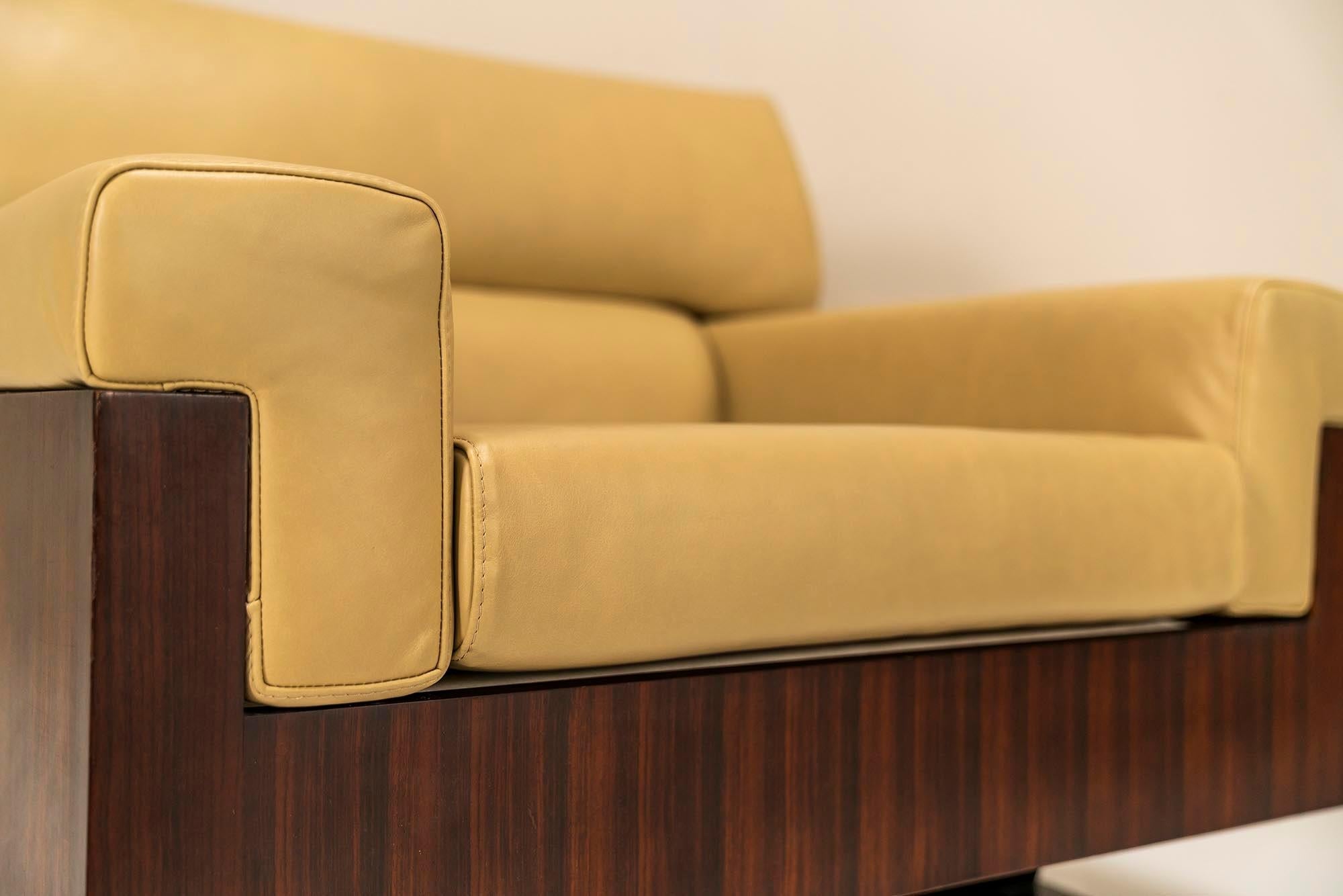 Set_of_2_Large_Lounge_Chairs_in_Aniline_Leather_and_Rosewood_1960s_Italy