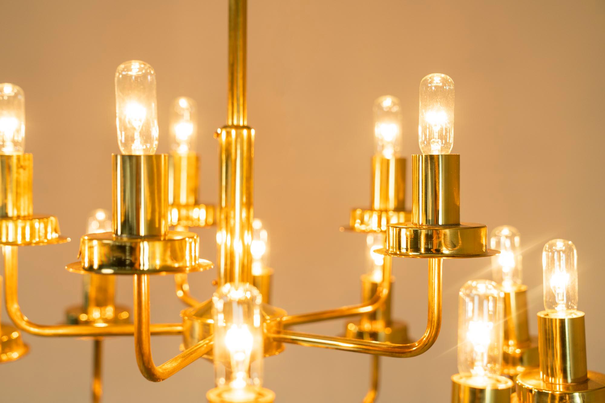 Hans_Agne_Jakobsson_Chandelier_Model_T434/15_in_Brass_and_Glass,_Sweden,_1960s