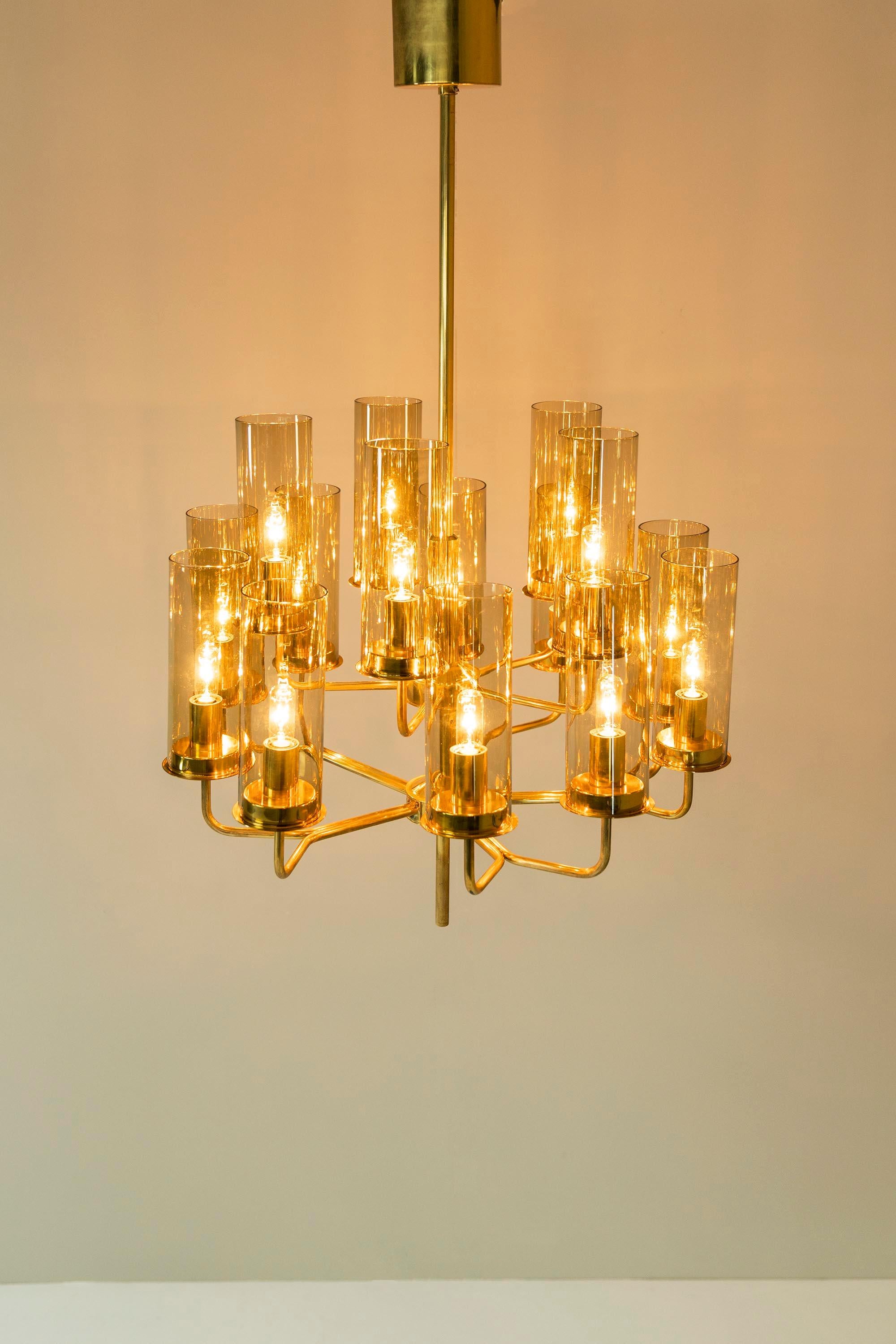 Hans_Agne_Jakobsson_Chandelier_Model_T434/15_in_Brass_and_Glass,_Sweden,_1960s