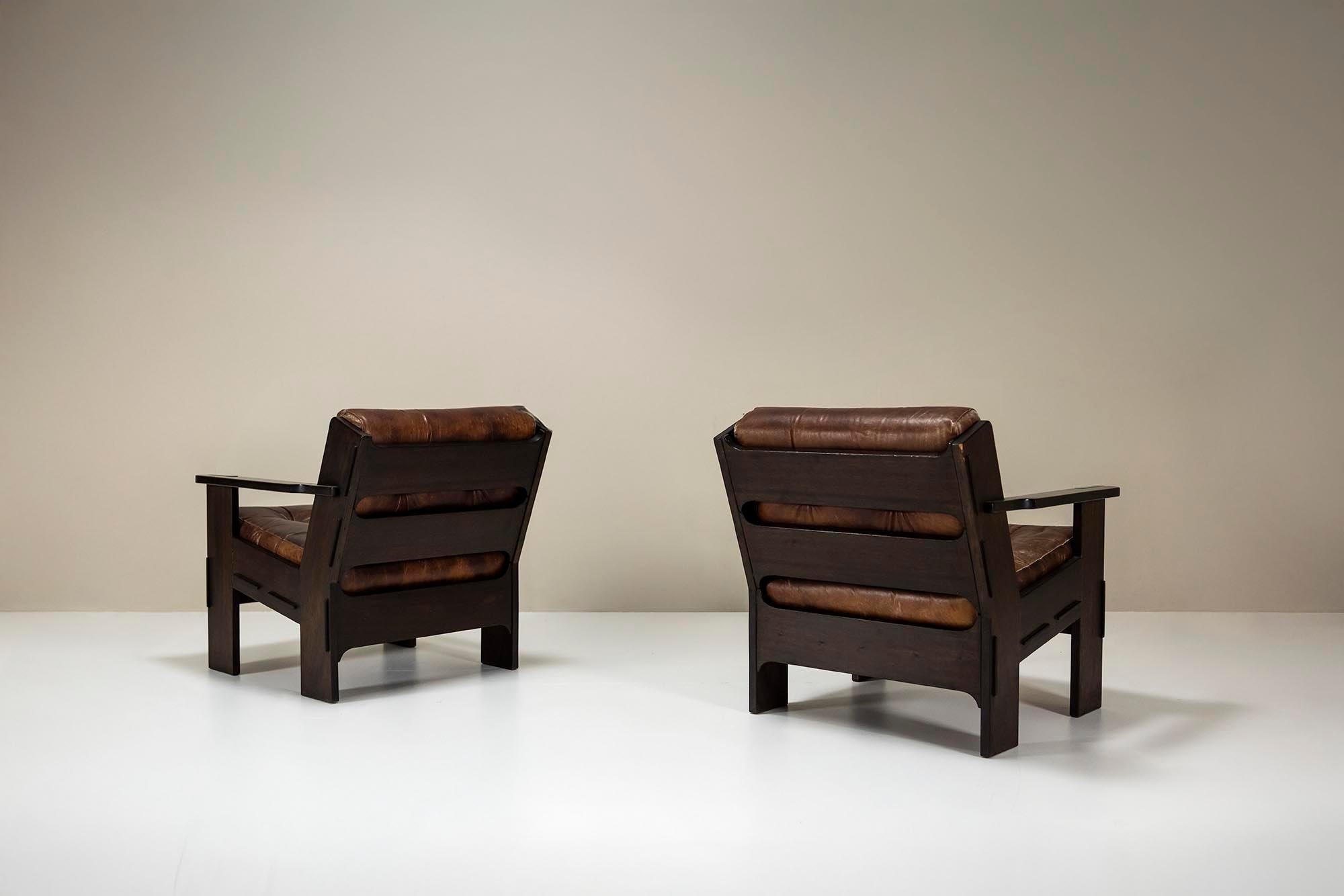 Set_of_2_Armchairs_by_Giuseppe_Rivadossi_in_Leather_and_Slavonian_Oak