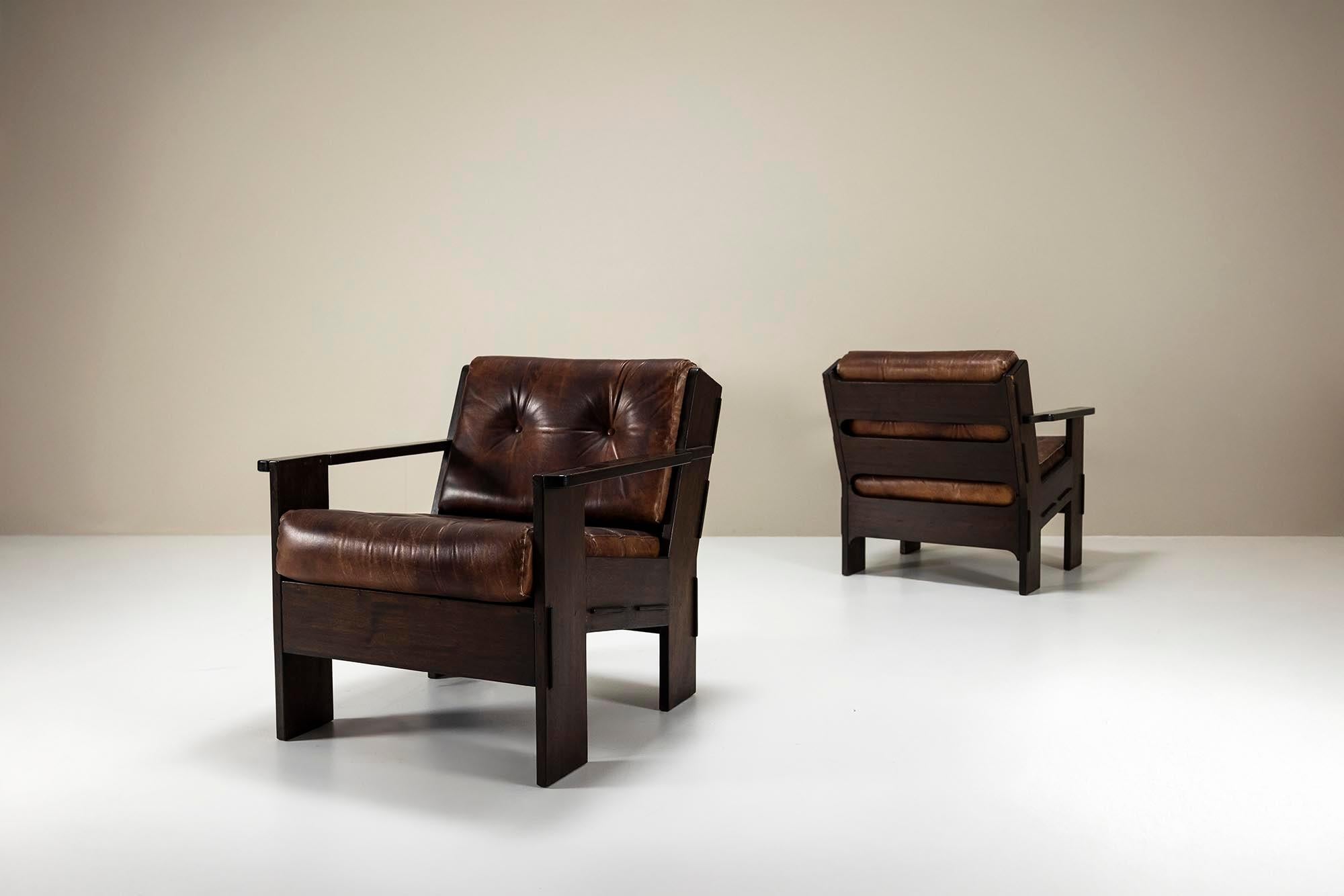 Set_of_2_Armchairs_by_Giuseppe_Rivadossi_in_Leather_and_Slavonian_Oak