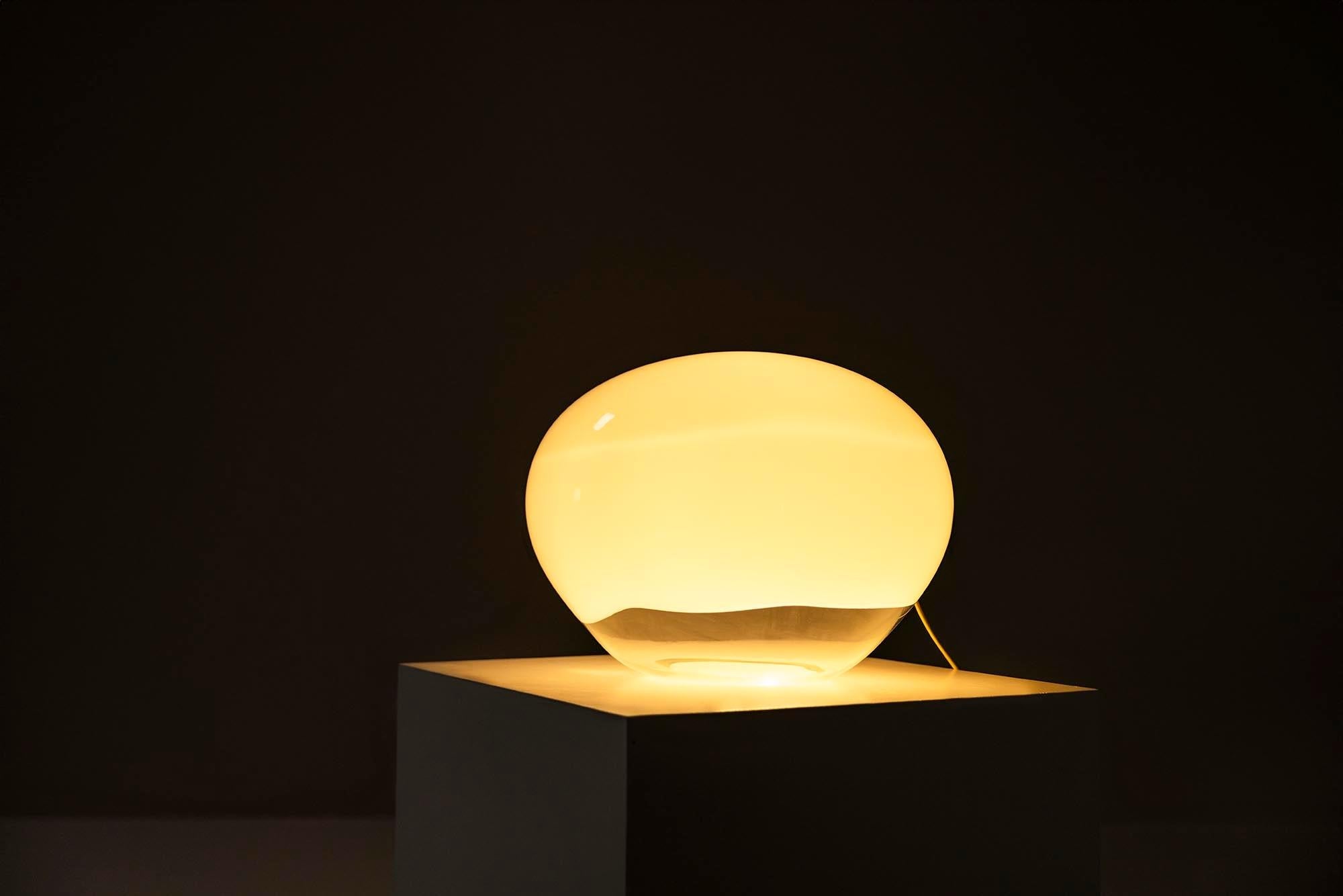 Table_Lamp_in_Transparent_and_Opal_White_Glass_by_Gino_Vistosi_1974_Italy
