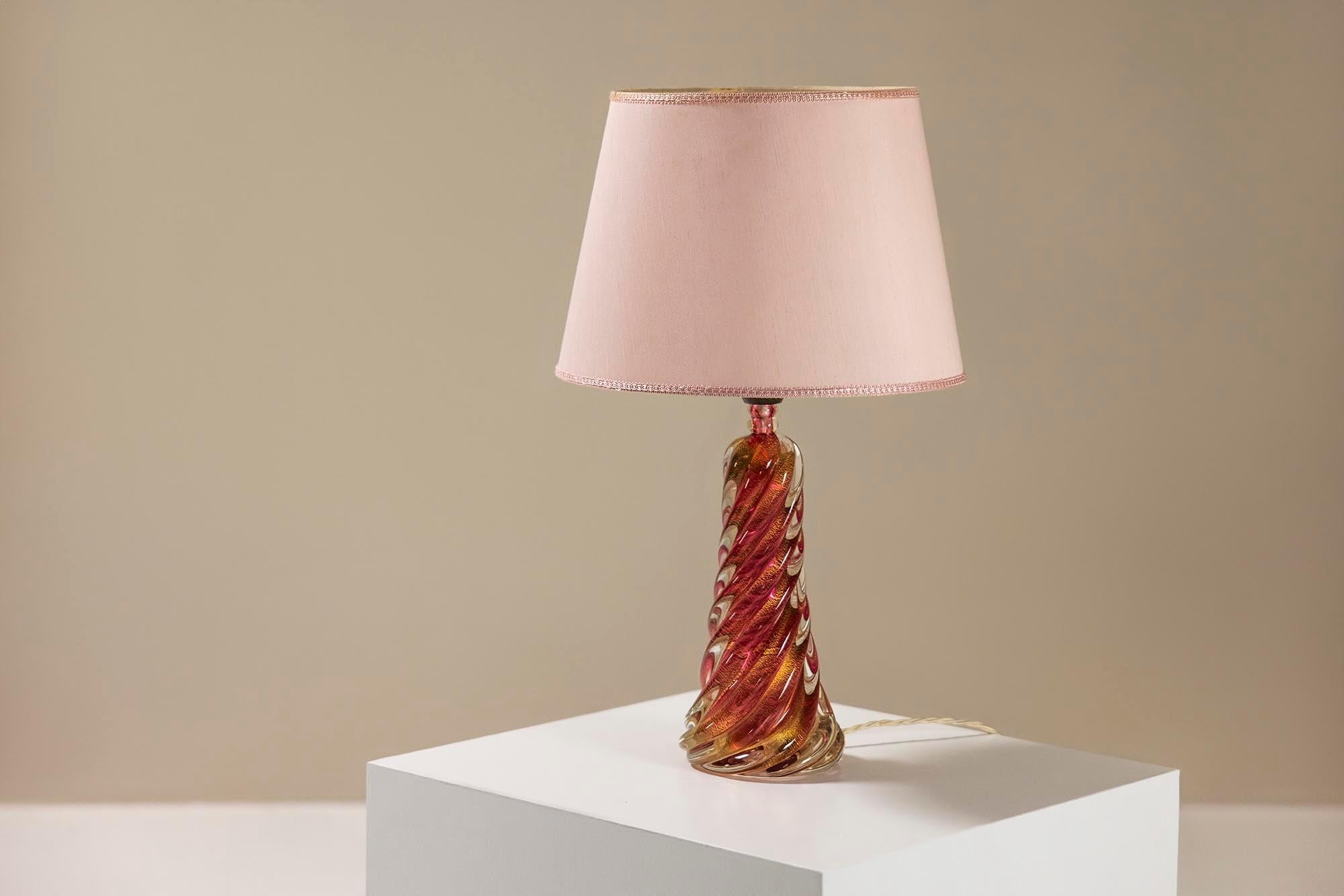 Spiral_Shaped_Table_Lamp_in_Pink-Colored_Murano_Glass,_Italy_1950s