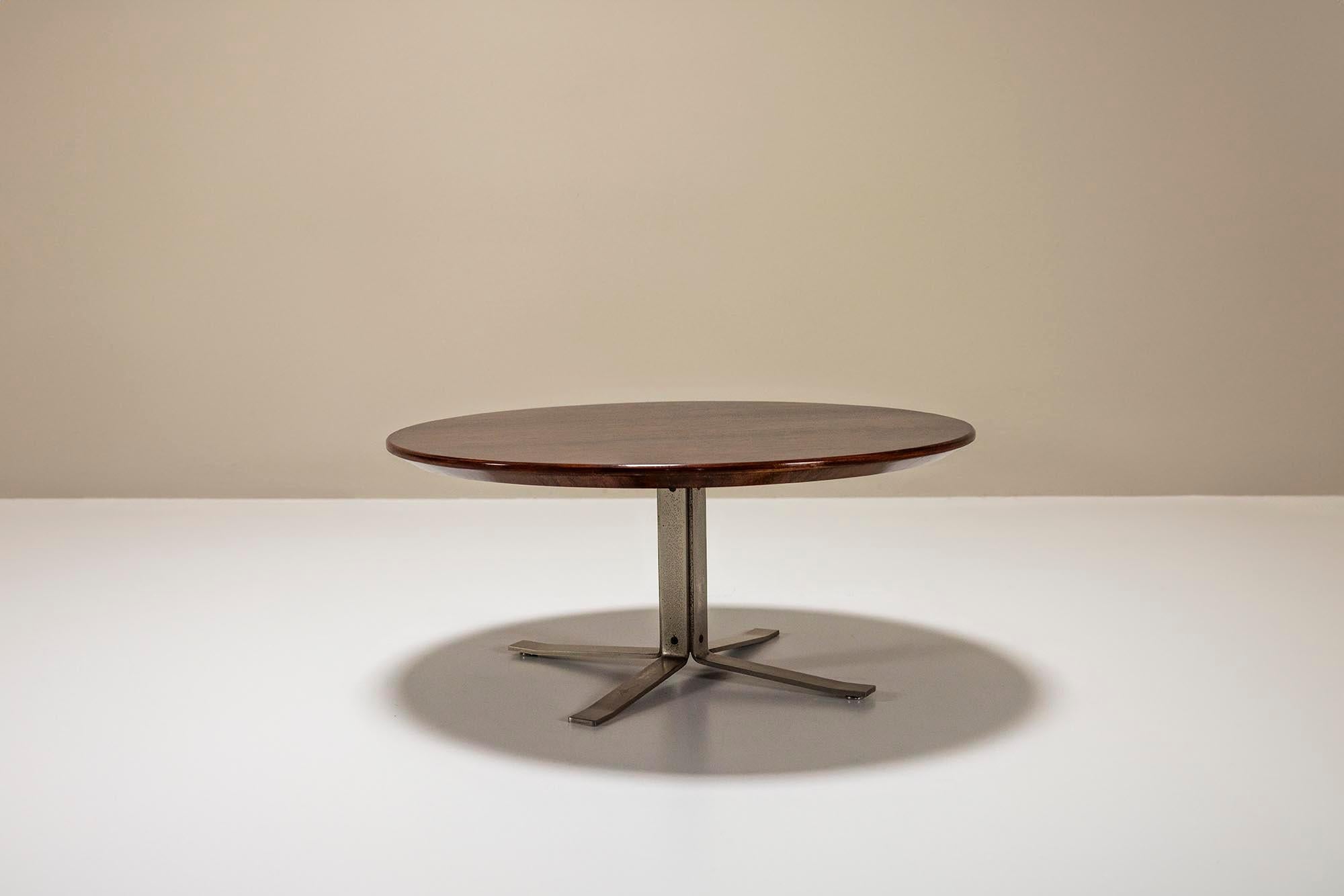 Coffee_Table_by_Formanova_from_1960s_Italy