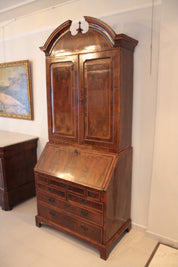 English_Louis_XVI_Secretary,_1770