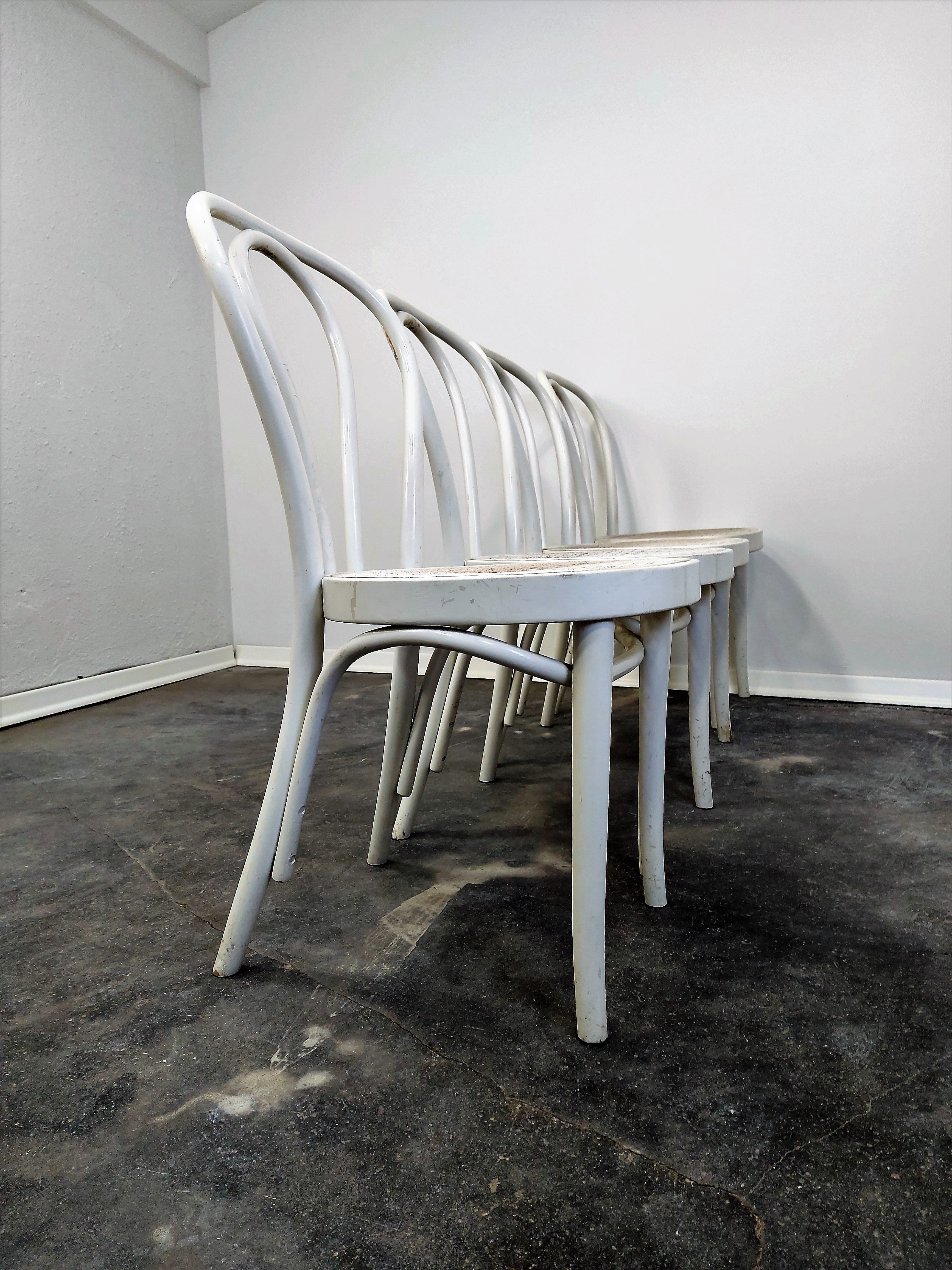 Set_of_9_1970s_Bentwood_No._18_Dining_Chairs_–_Classic_Café_(Thonet-Style)