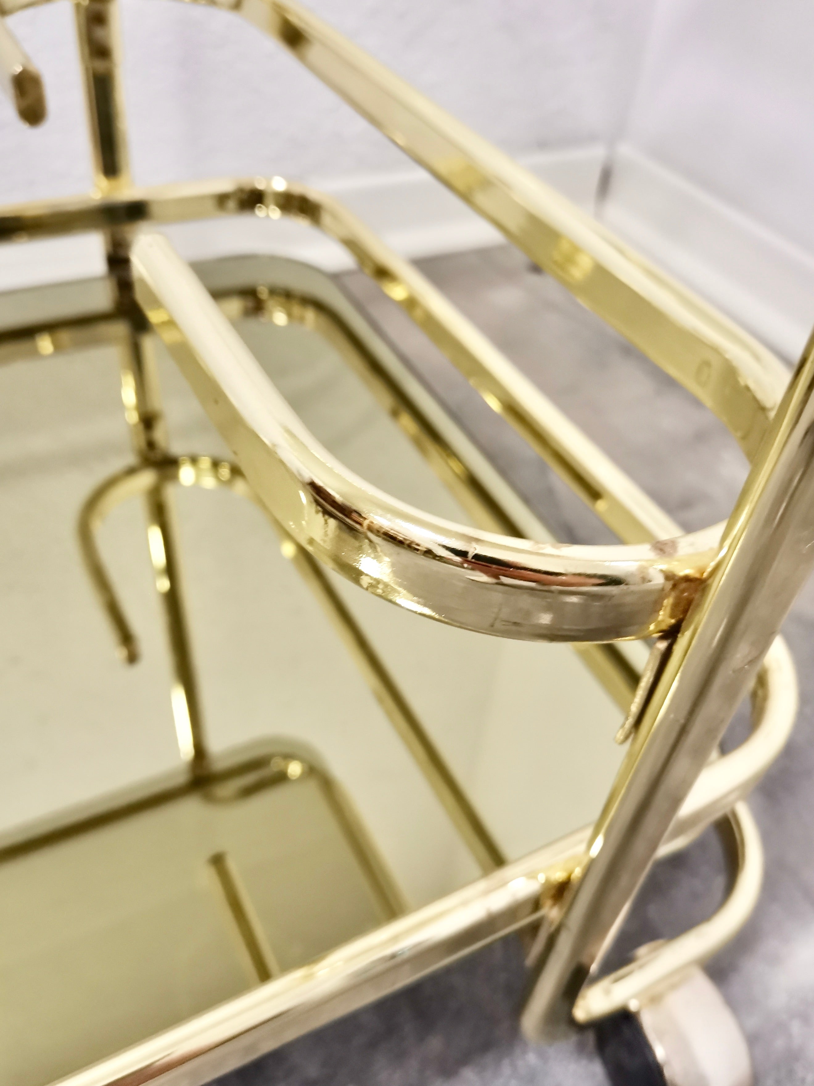 1980s_Italian_Brass_Bar_Cart_with_Smoked_Glass_&_Gold-Mirror_Shelf_(Hollywood_Regency)