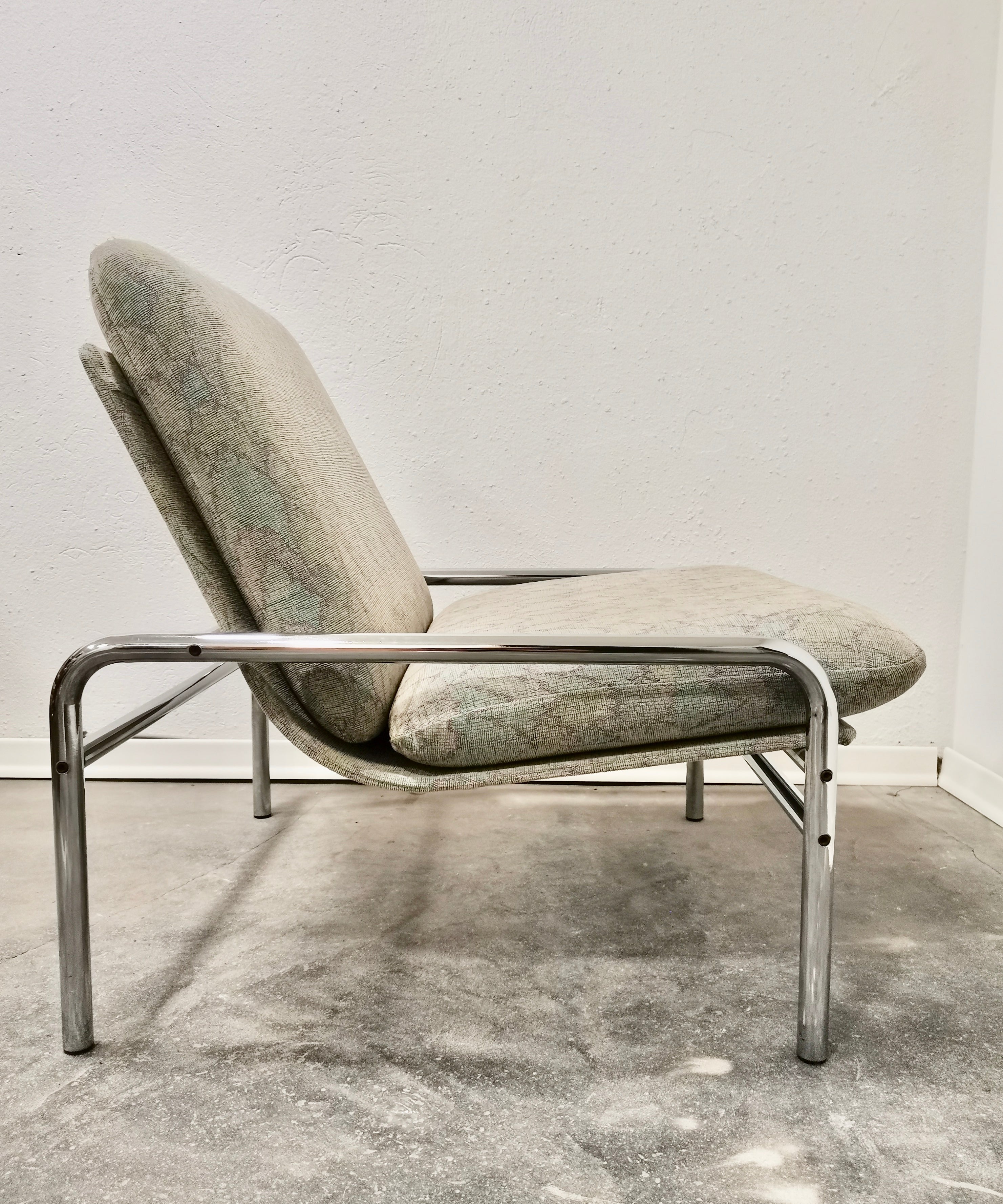 1980s_Bauhaus_Chromed_Lounge_Chair_by_Stol_Kamnik
