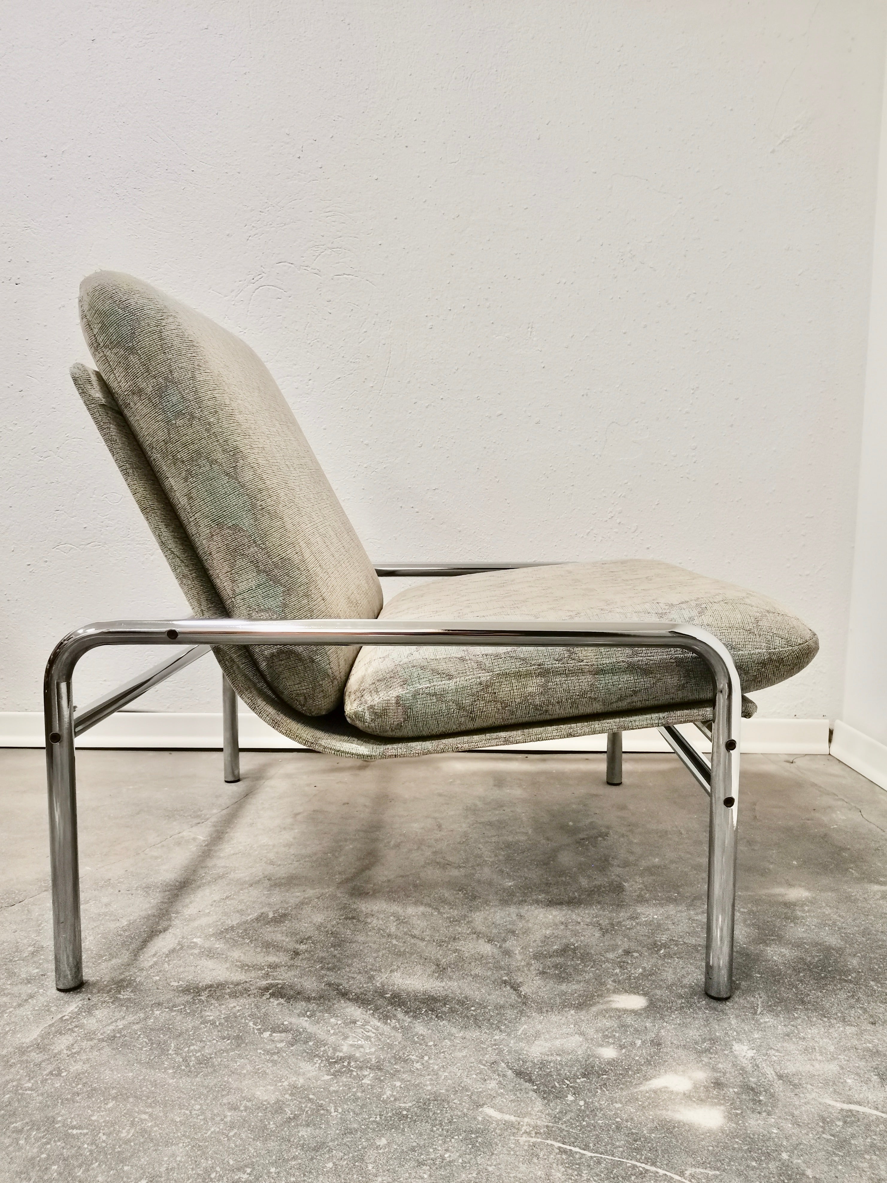 1980s_Bauhaus_Chromed_Lounge_Chair_by_Stol_Kamnik