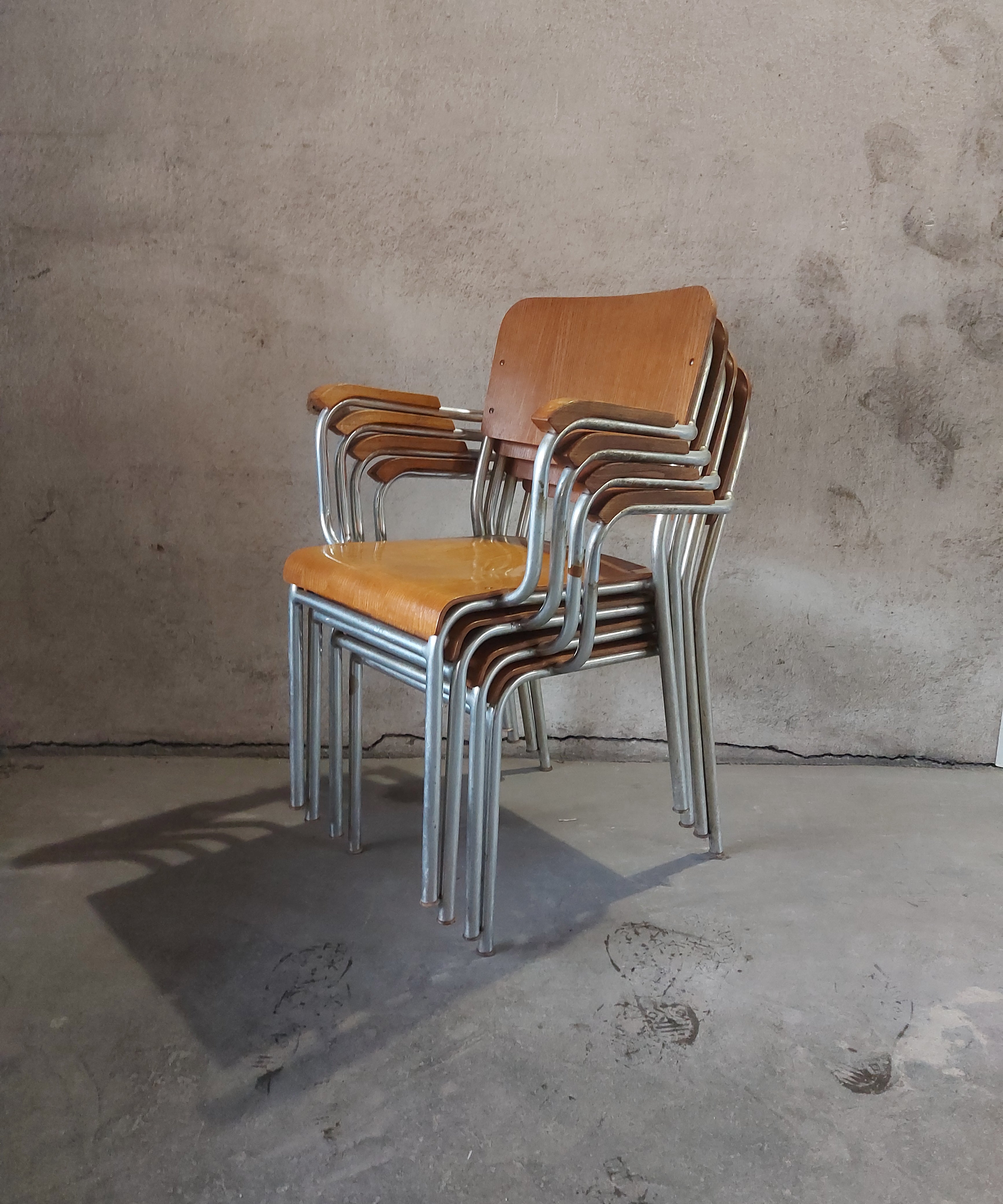 BAUHAUS_Stackable_armrest_chair_1970s_1_of_11