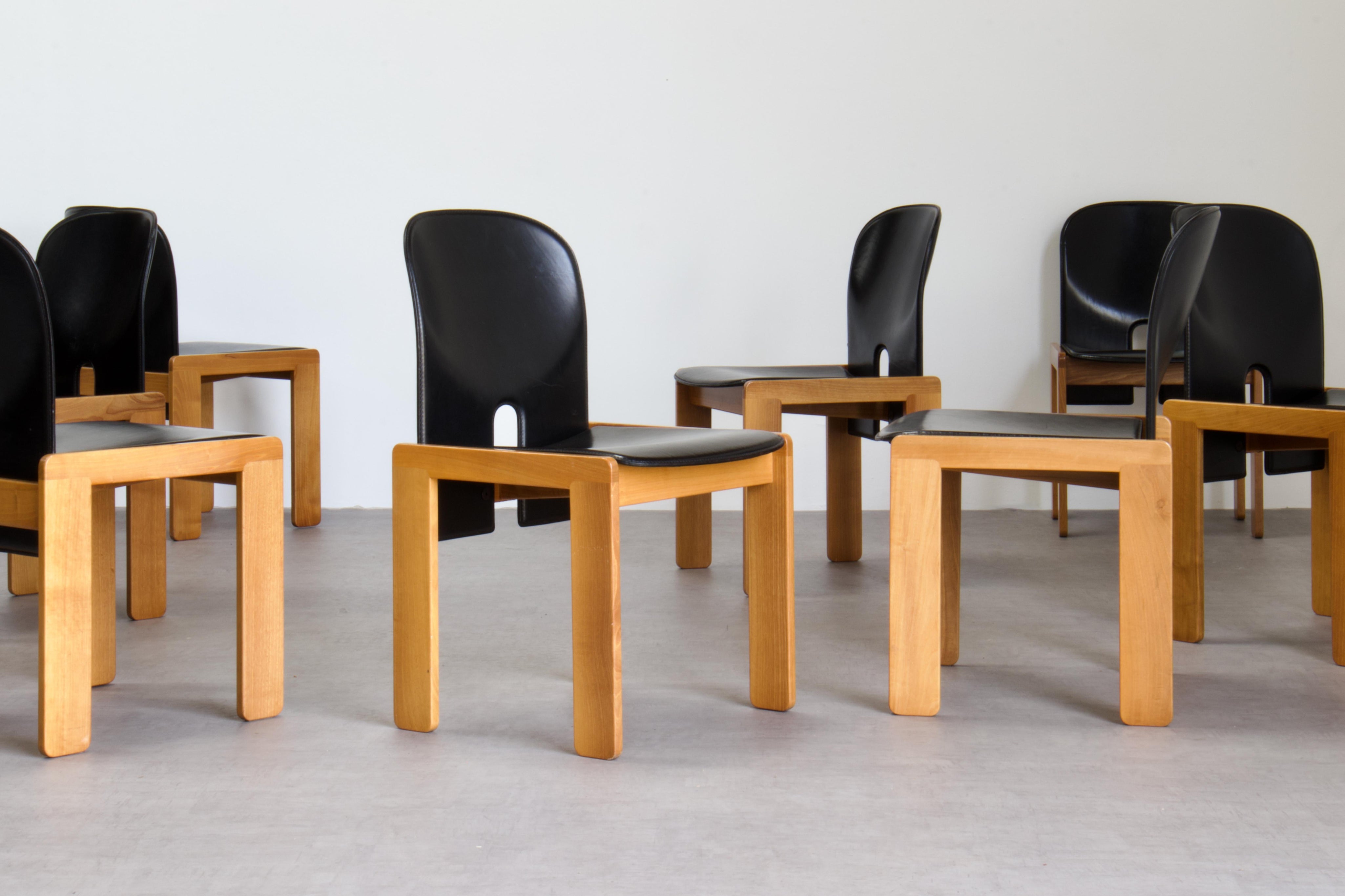 Set_of_8_Scarpa_121_Chairs_in_Black_Leather_&_Pale_Wood_for_Cassina_Italy,_1960s