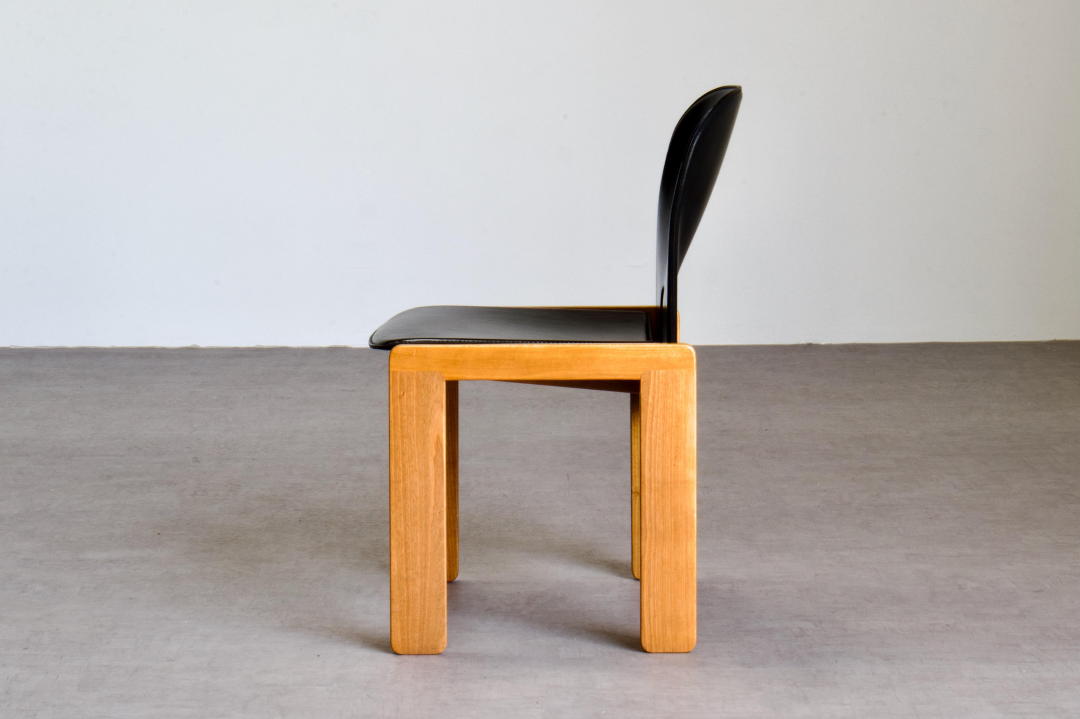 Set_of_8_Scarpa_121_Chairs_in_Black_Leather_&_Pale_Wood_for_Cassina_Italy,_1960s