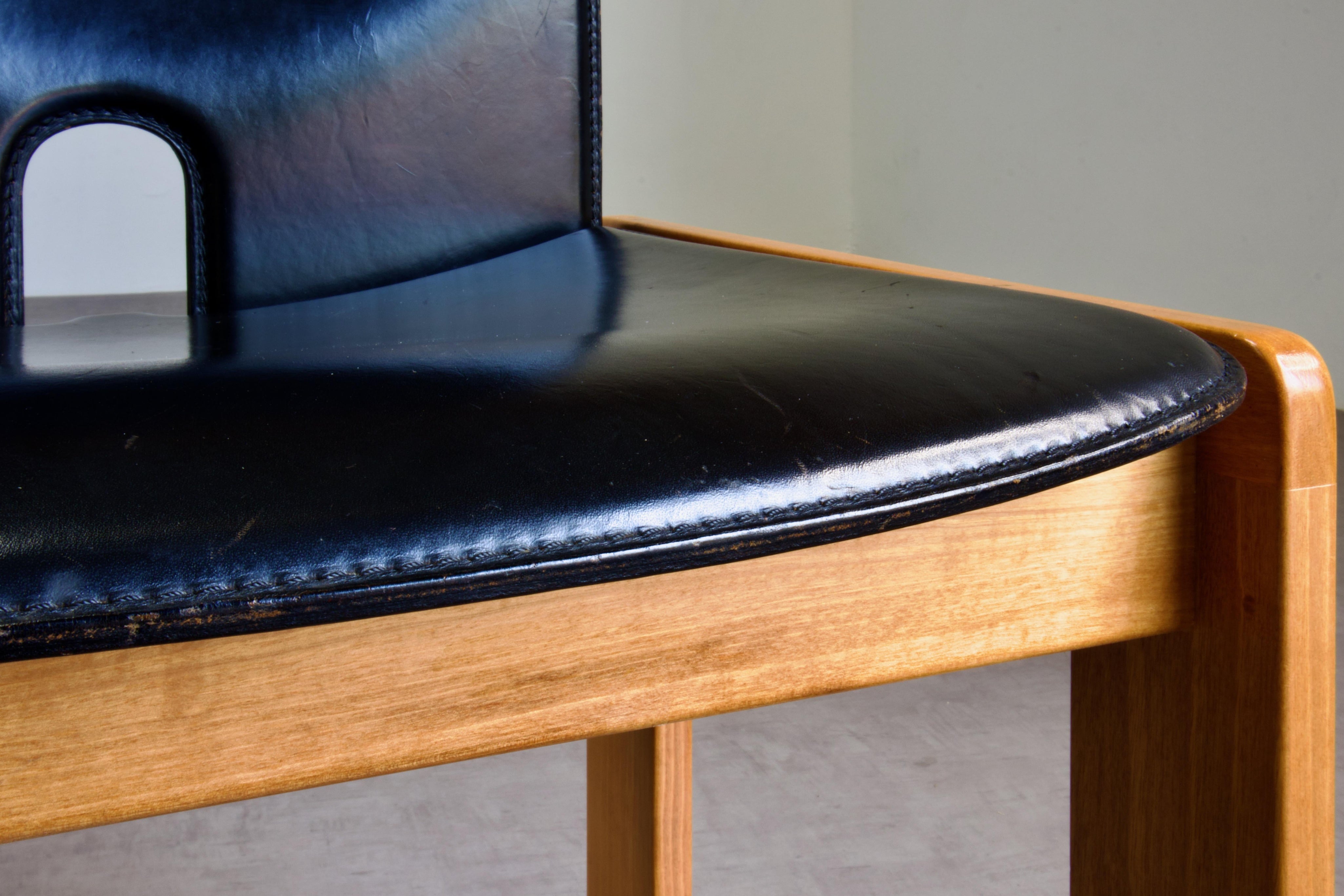 Set_of_8_Scarpa_121_Chairs_in_Black_Leather_&_Pale_Wood_for_Cassina_Italy,_1960s