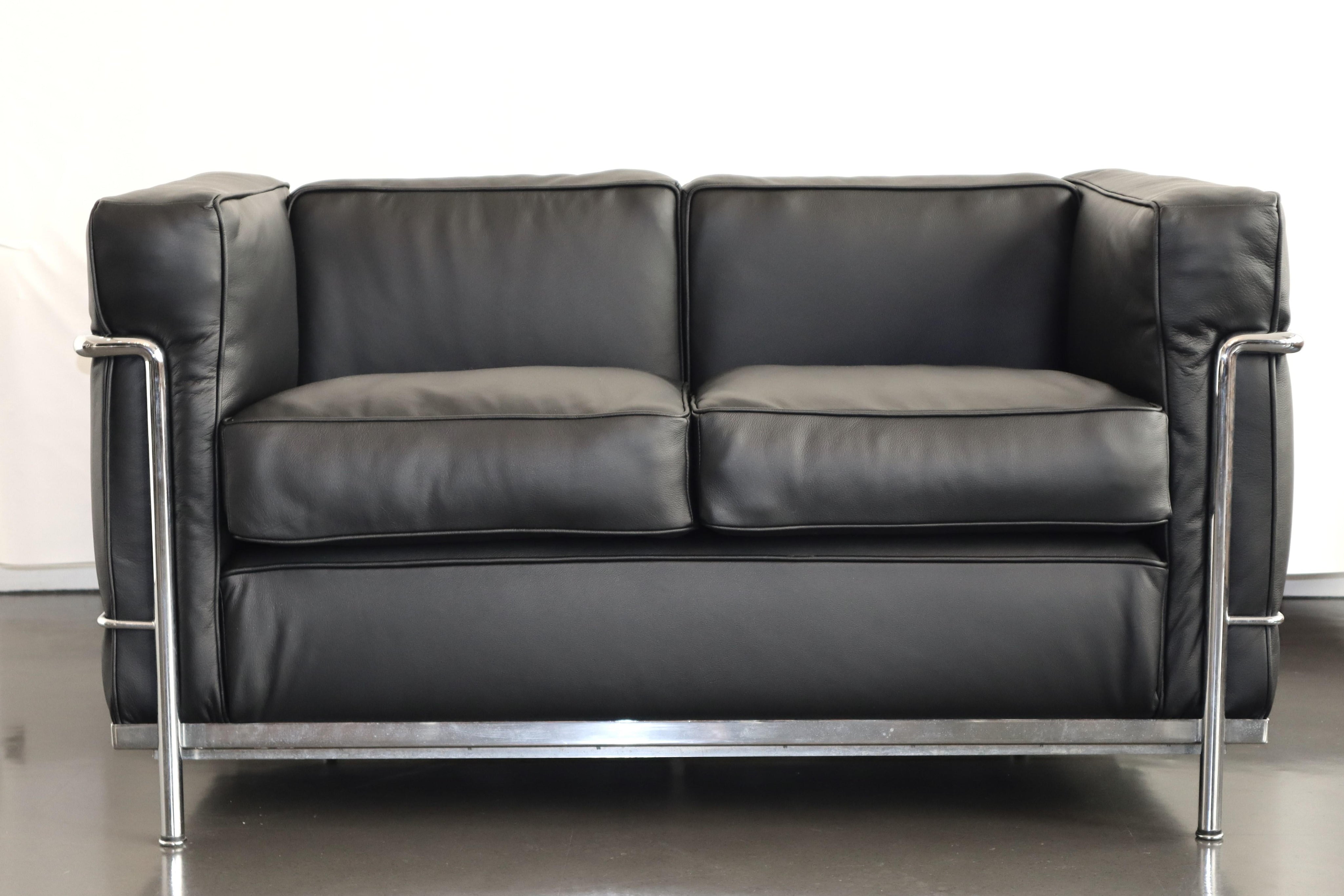 LC2_Sofa_and_Armchair_Set_by_Le_Corbusier,_Jeanneret_&_Perriand,_Cassina