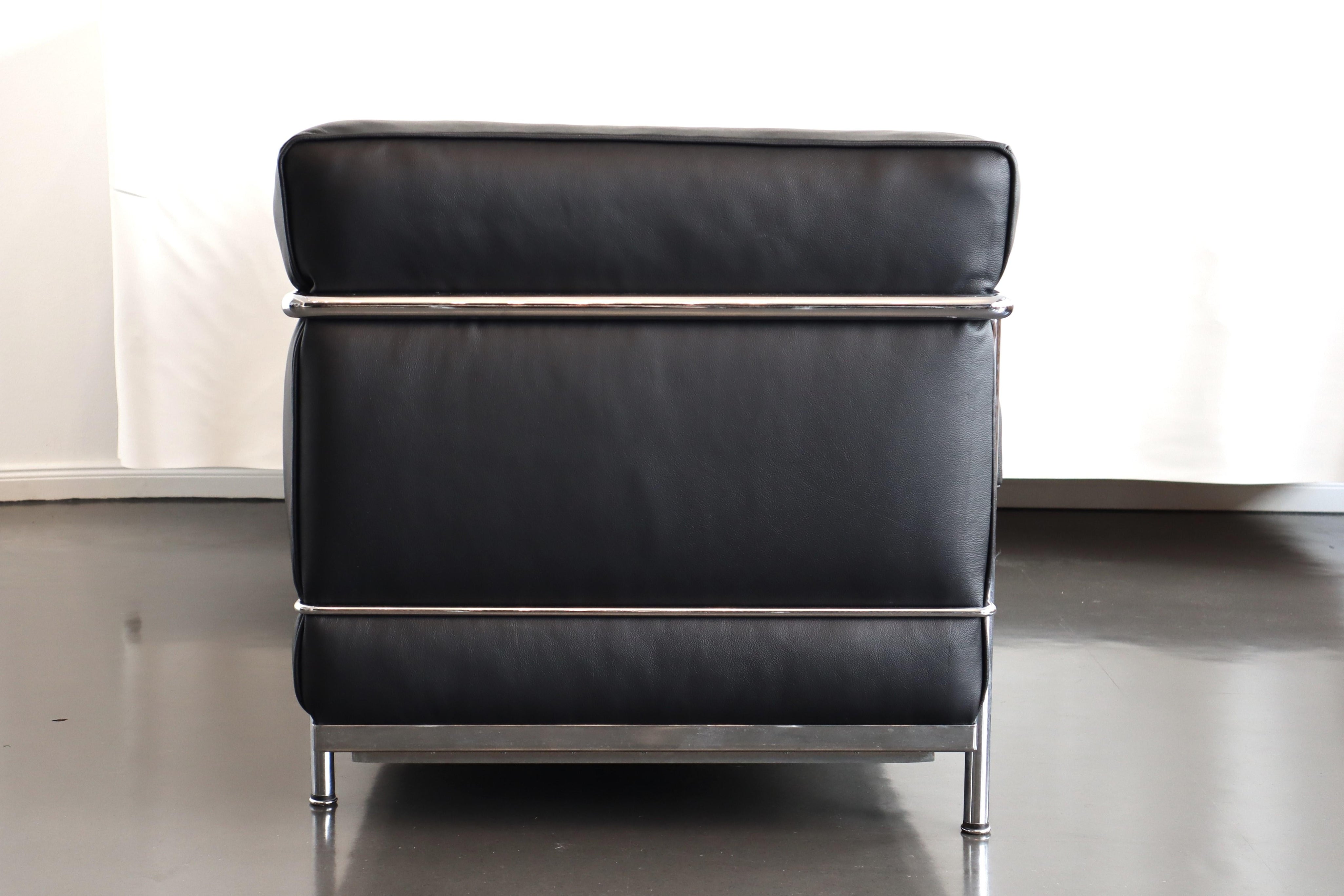 LC2_Sofa_and_Armchair_Set_by_Le_Corbusier,_Jeanneret_&_Perriand,_Cassina
