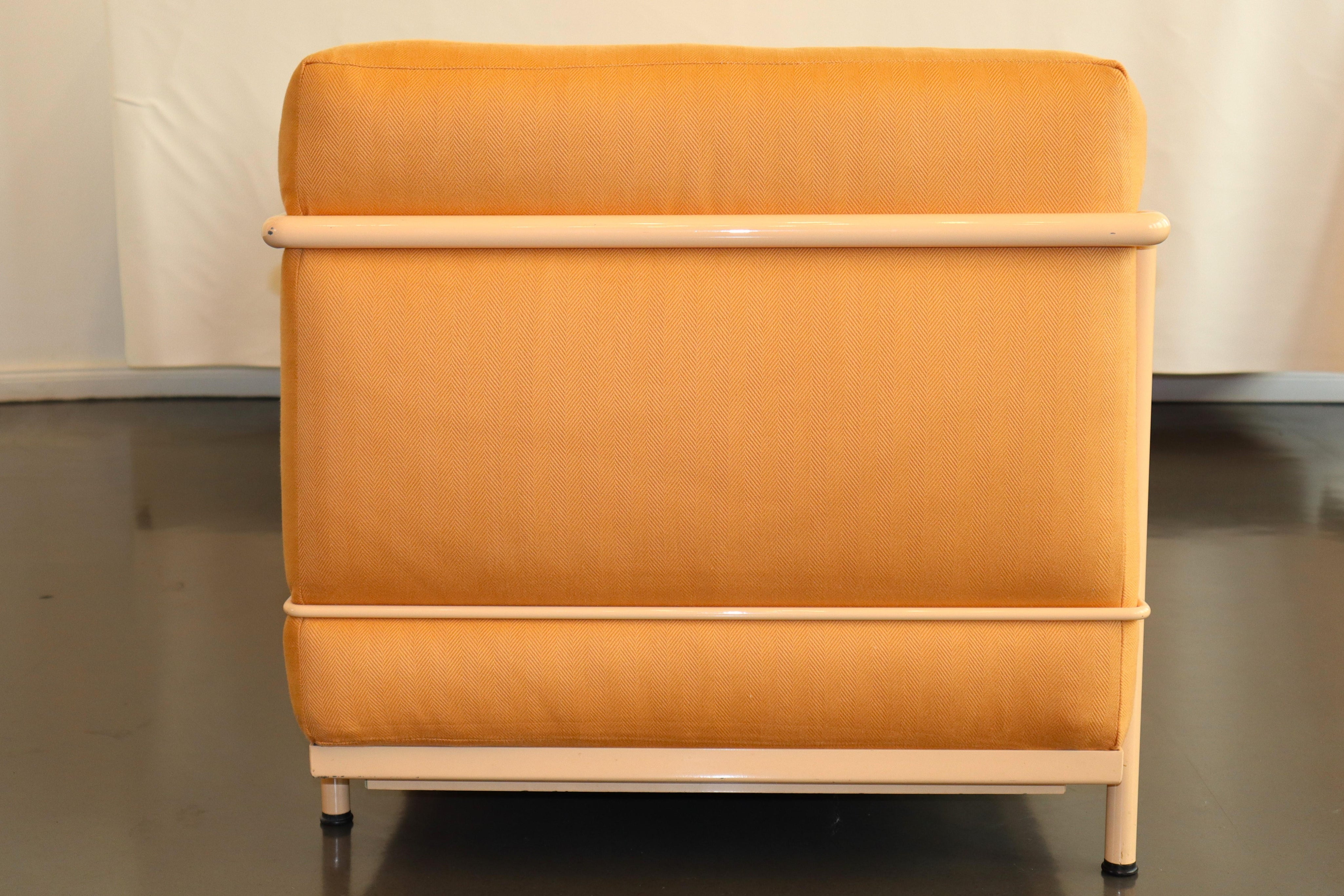 LC2_Sofa_by_Le_Corbusier,_Pierre_Jeanneret_&_Charlotte_Perriand_for_Cassina