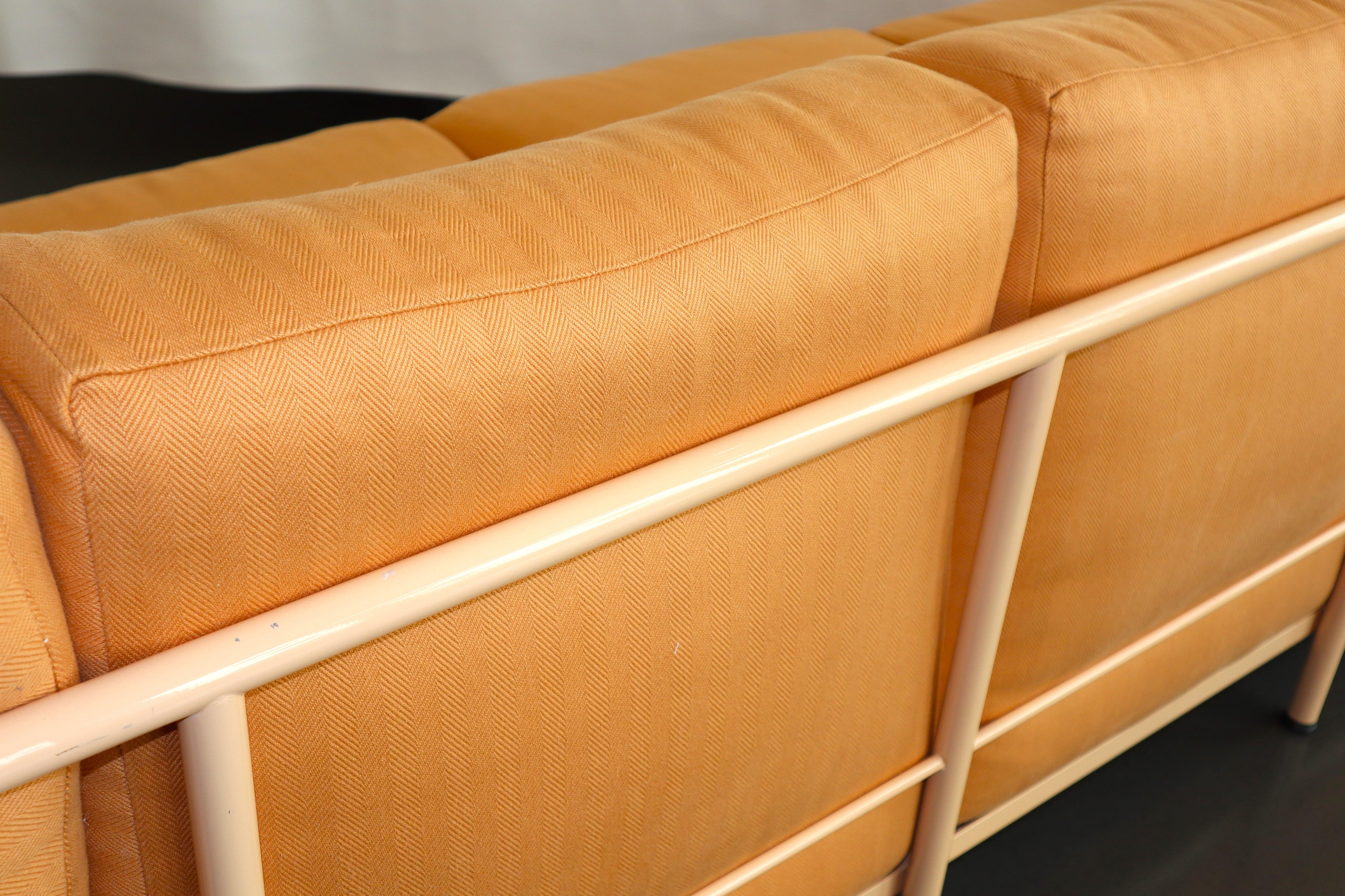 LC2_Sofa_by_Le_Corbusier,_Pierre_Jeanneret_&_Charlotte_Perriand_for_Cassina