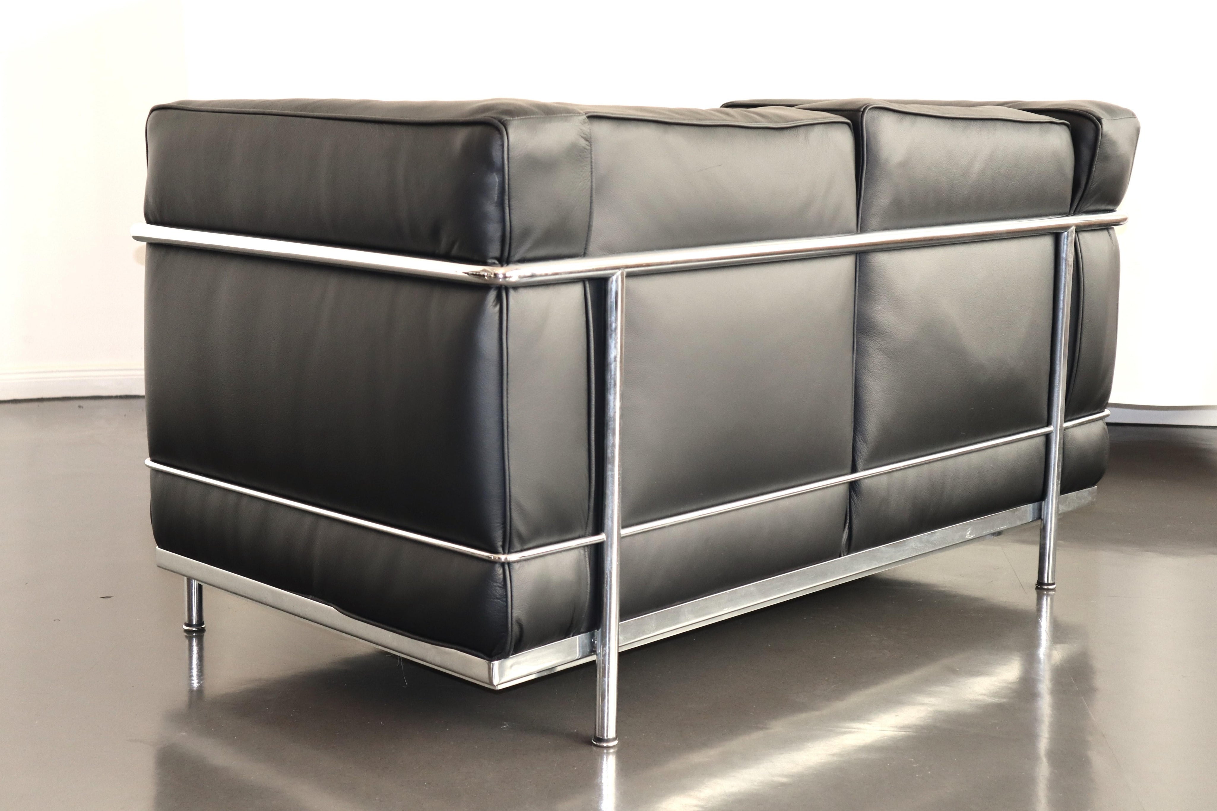 LC2_Sofa_by_Le_Corbusier,_Pierre_Jeanneret_&_Charlotte_Perriand_for_Cassina