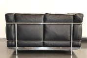LC2_Sofa_by_Le_Corbusier,_Pierre_Jeanneret_&_Charlotte_Perriand_for_Cassina