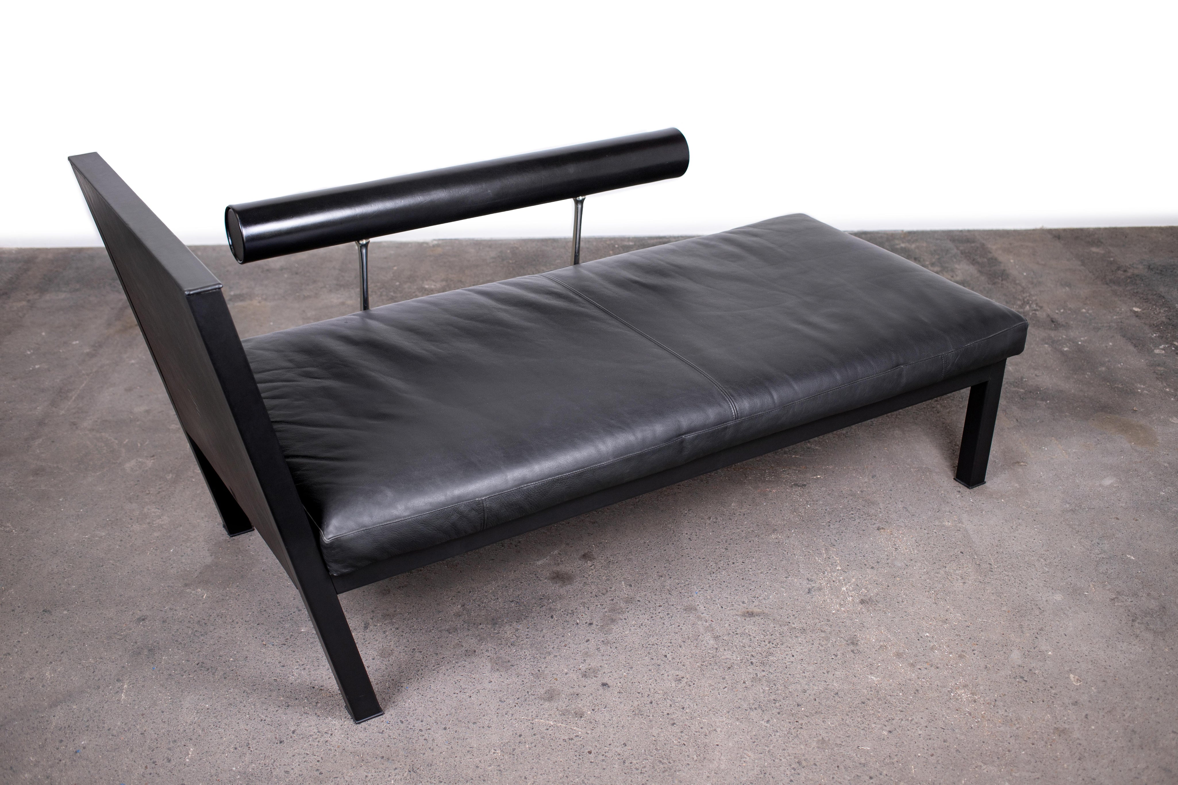 Sity_Chaise_Lounge_by_Antonio_Citterio_for_B&B_Italia,_Black_Leather,_Postmodern_Design