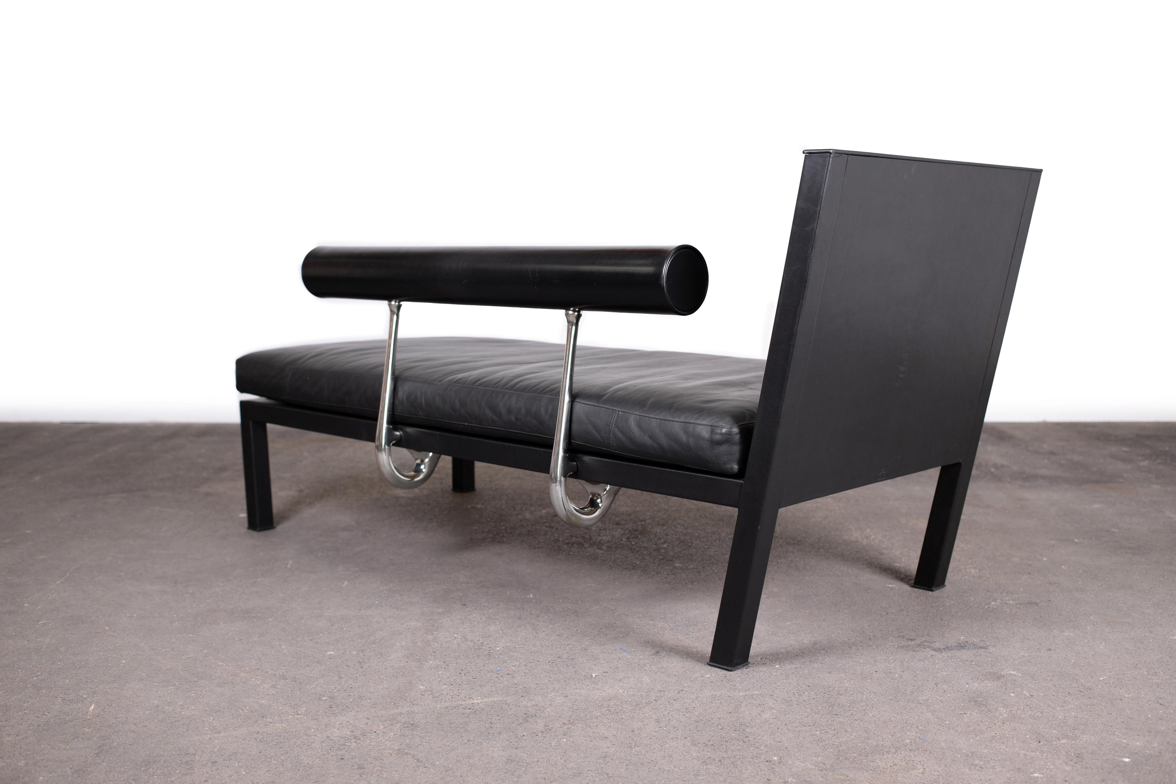 Sity_Chaise_Lounge_by_Antonio_Citterio_for_B&B_Italia,_Black_Leather,_Postmodern_Design