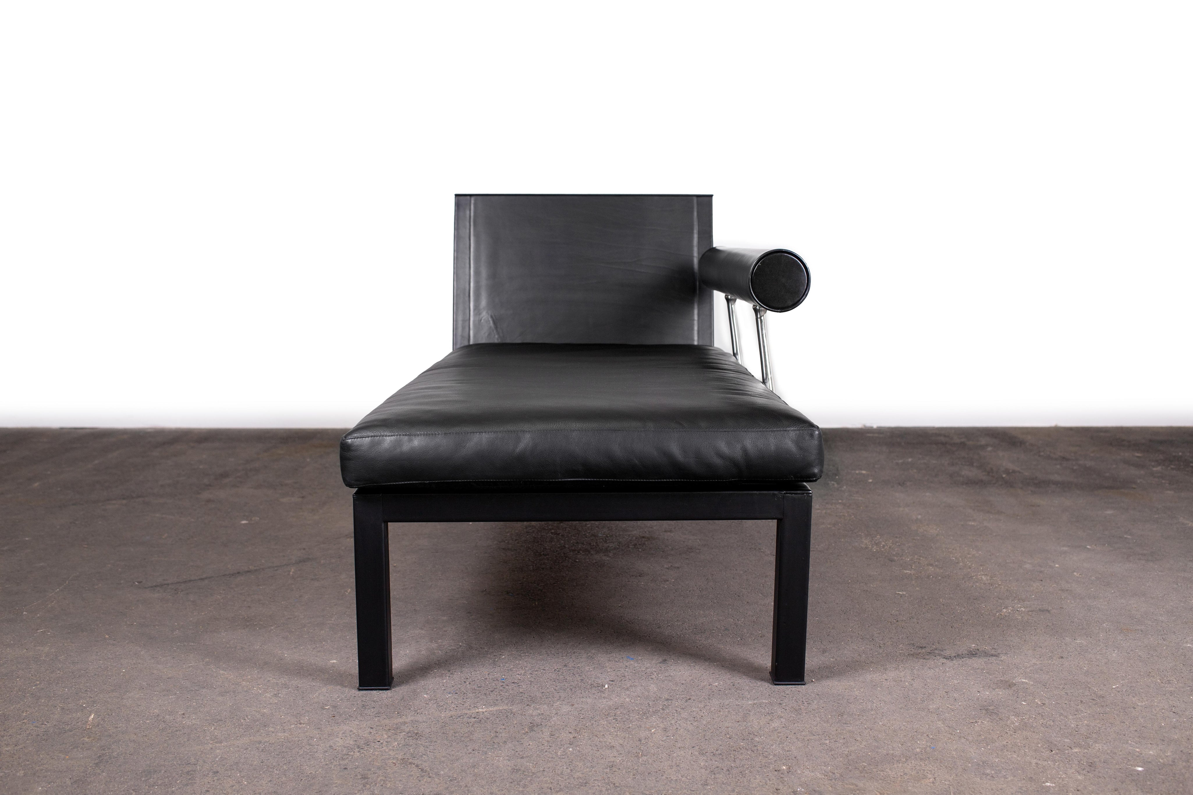 Sity_Chaise_Lounge_by_Antonio_Citterio_for_B&B_Italia,_Black_Leather,_Postmodern_Design