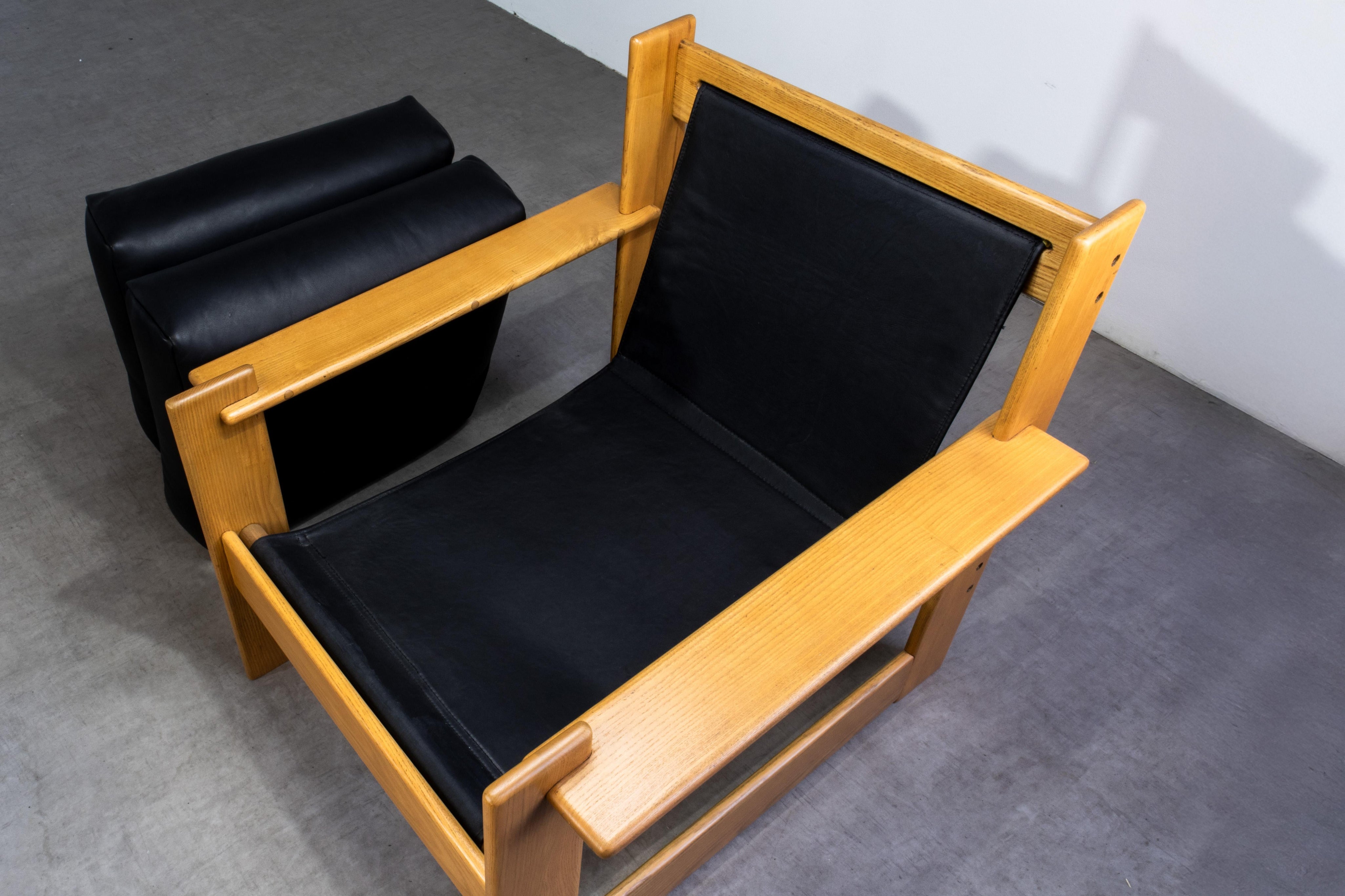 Lounge_Armchair,_Scarpa_Style,_Wood_And_Black_Leather,_1970s,_Italy