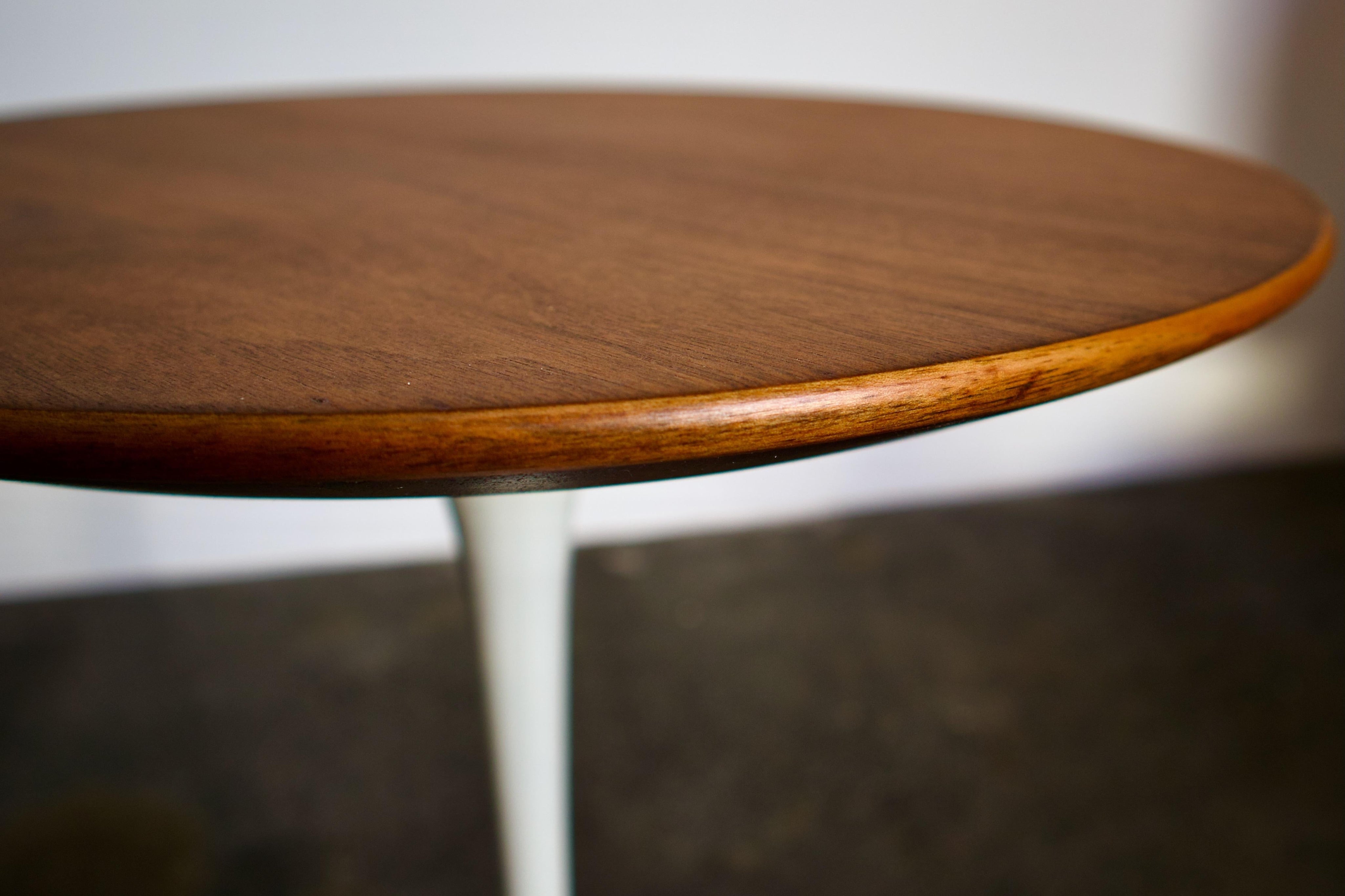 Tulip_Side_Table,_Eero_Saarinen_For_Knoll_International,_Walnut,_1960s,_Germany